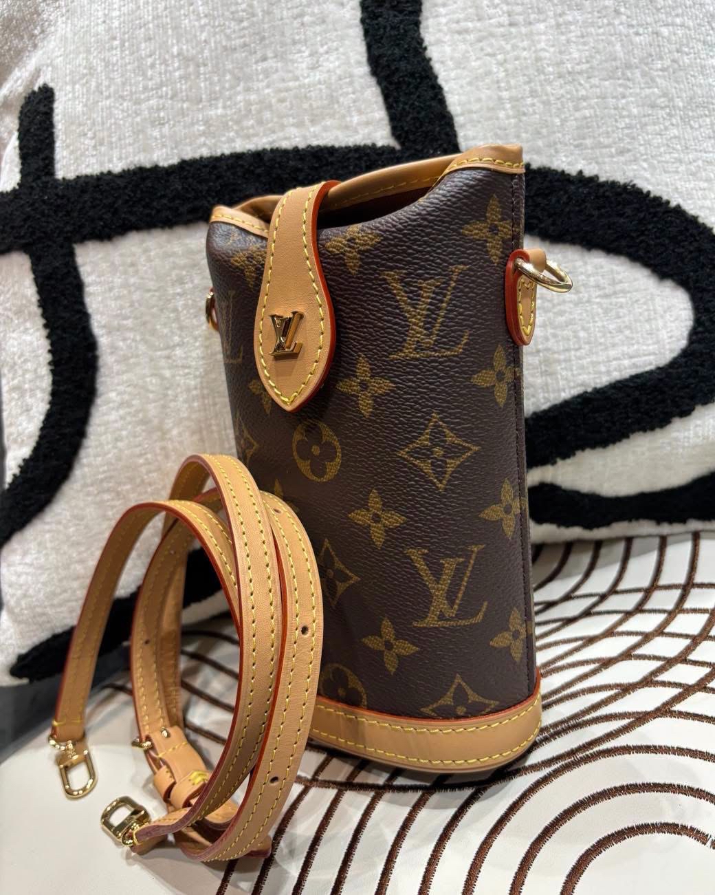 未使用品 LV Fold Me Pouch Shoulder Bag M80874 100%Authentic, Unused未使用品 ✅dust bag