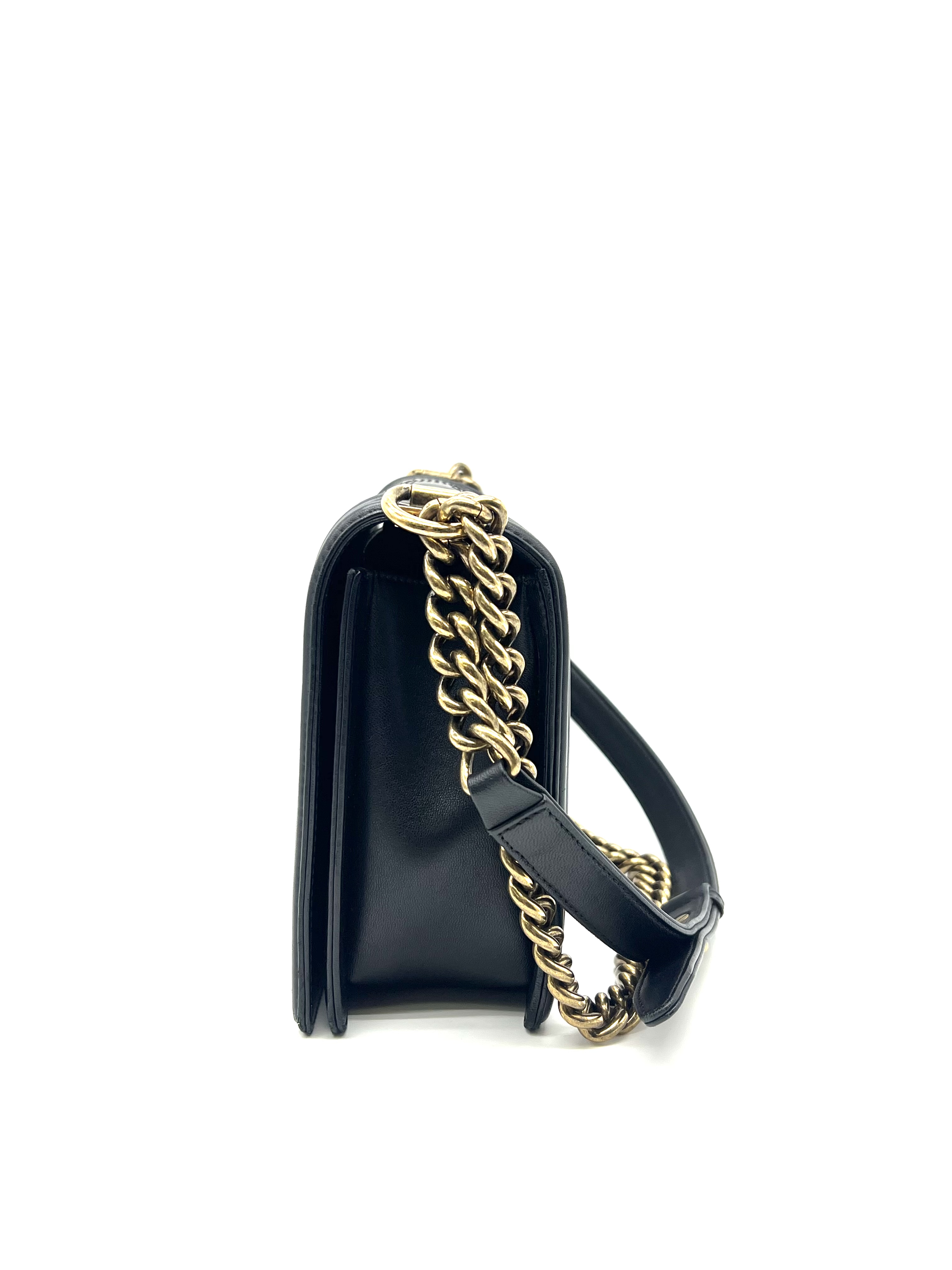 Pre-Owned CHANEL Crest Boy Flap Bag / Product Code: 26041510