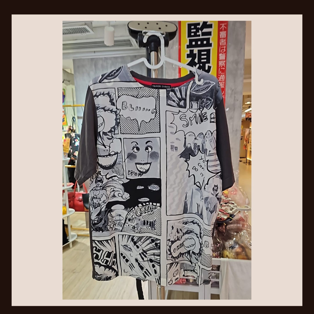 🎨 穿上的藝術展：TSUMORI CHISATO 經典漫畫拼貼五分袖 T-shirt