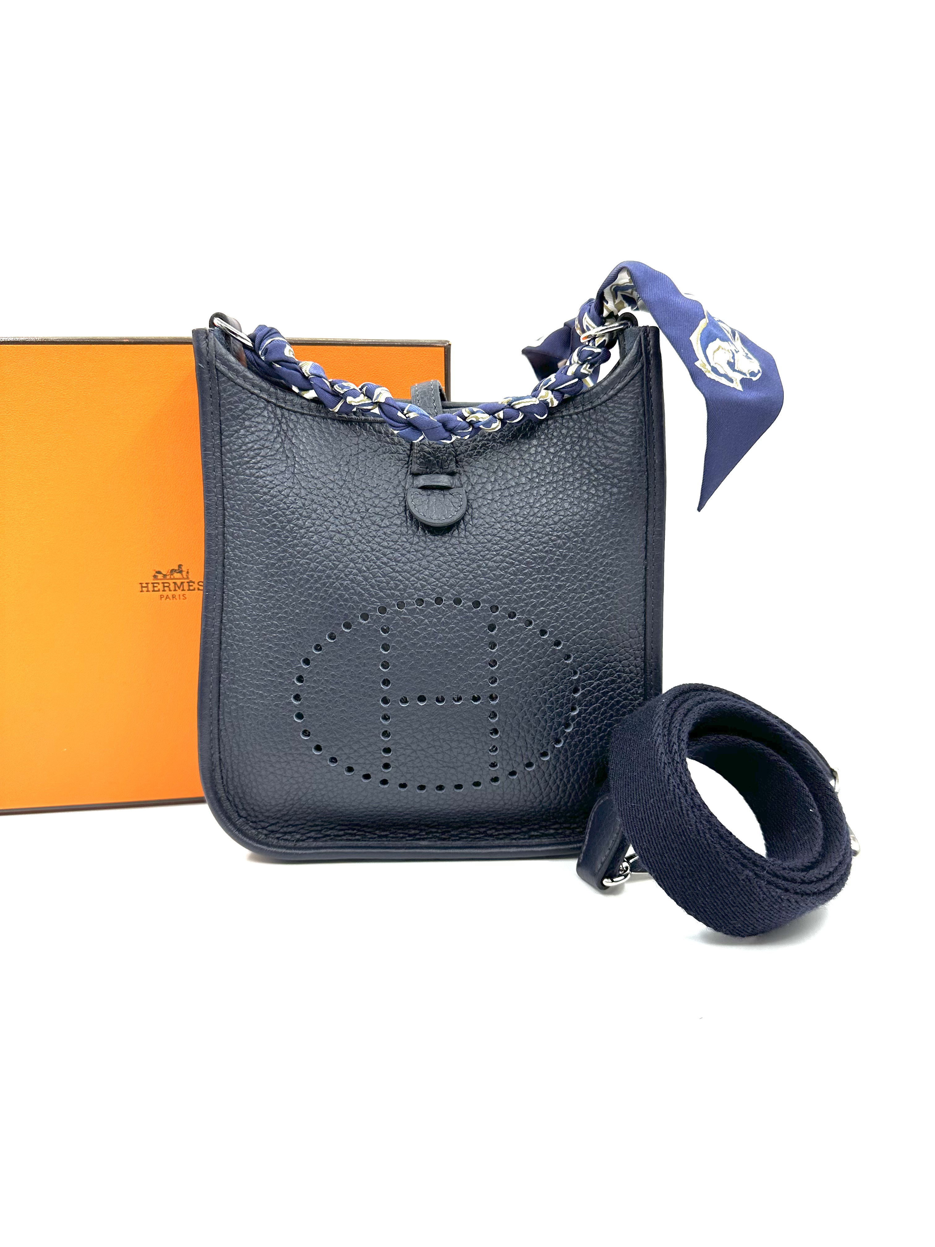 Pre-owned HERMES mini E Navy /Stamp Z/ Product Code: 24121503