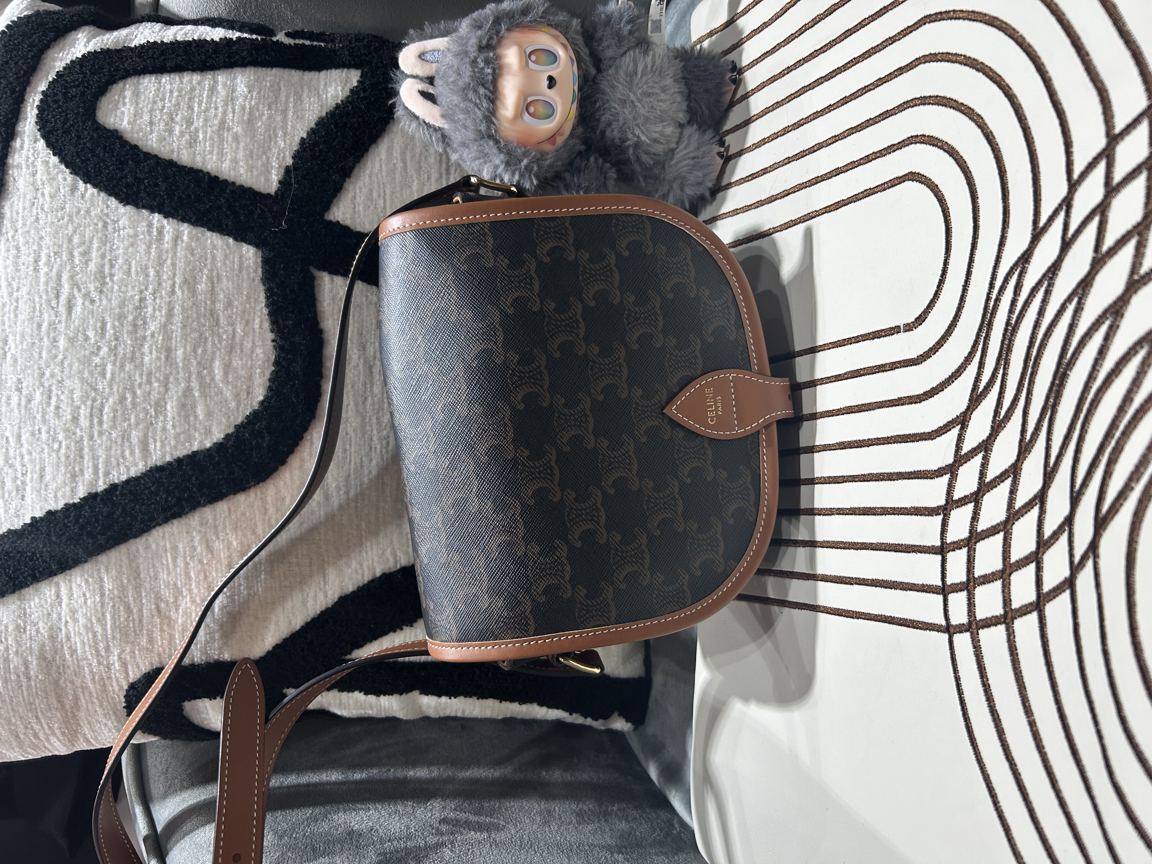 Celine folco medium triomphe bag  100%Authentic,99% new  ✅dust bag✅booklet