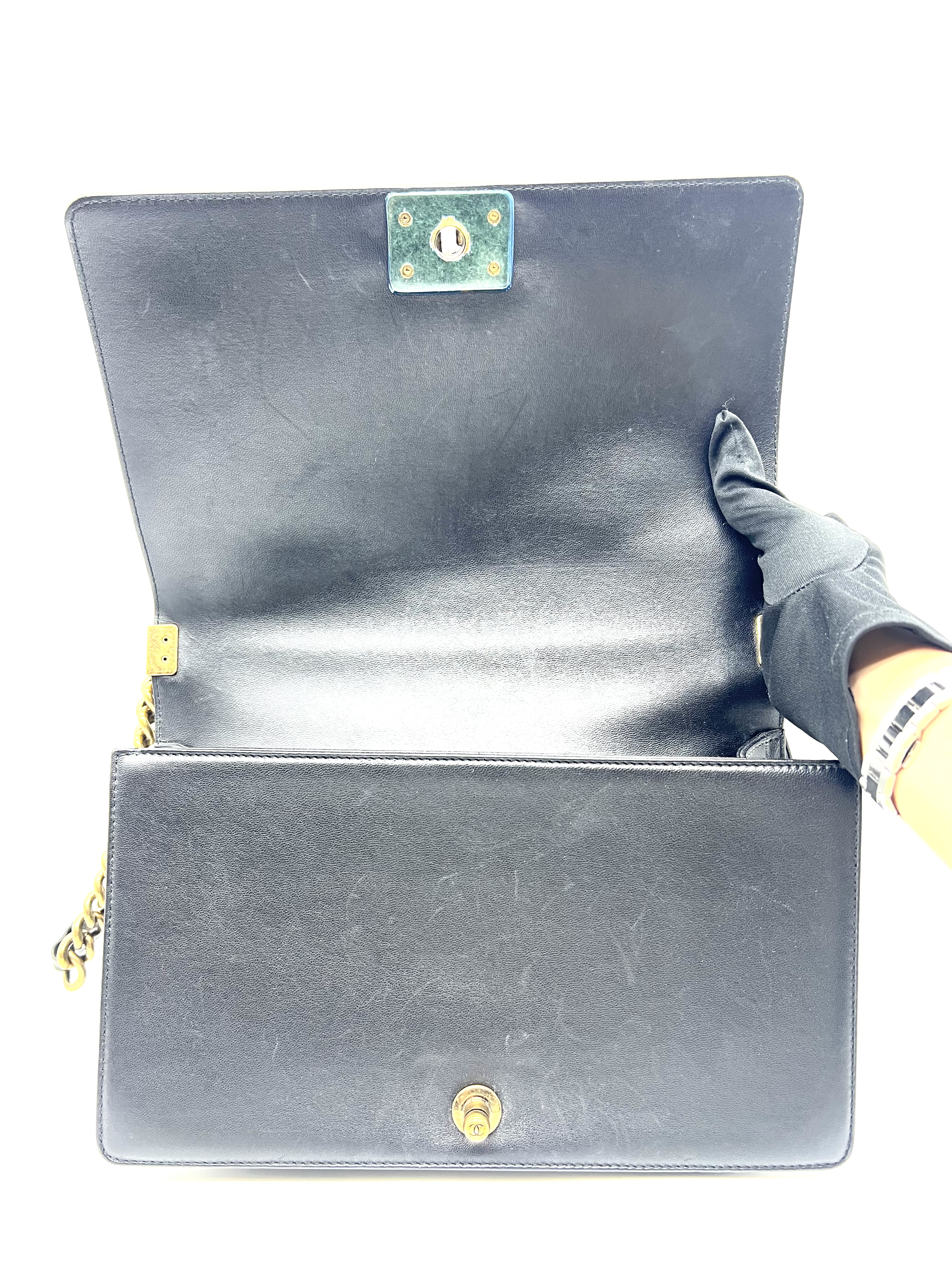 Pre-Owned CHANEL Crest Boy Flap Bag / Product Code: 26041510