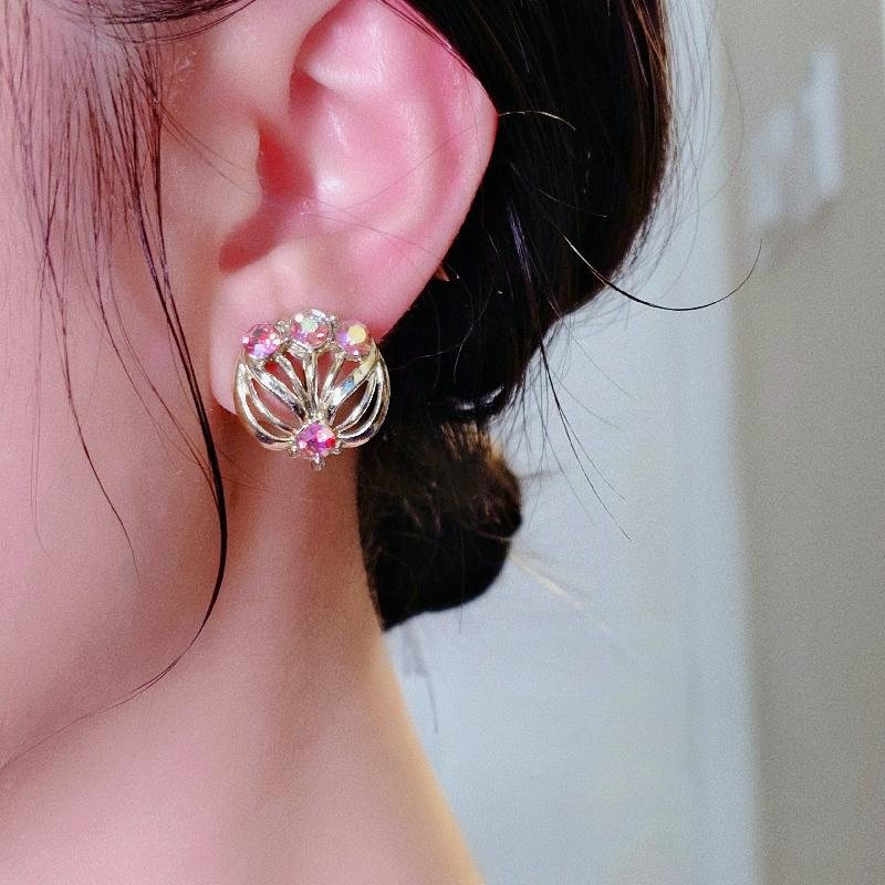 Vintage 1950s New Old Stock Canada Silver Tone Floral Rhinestone Screw-back Earrings (MT1579-2)