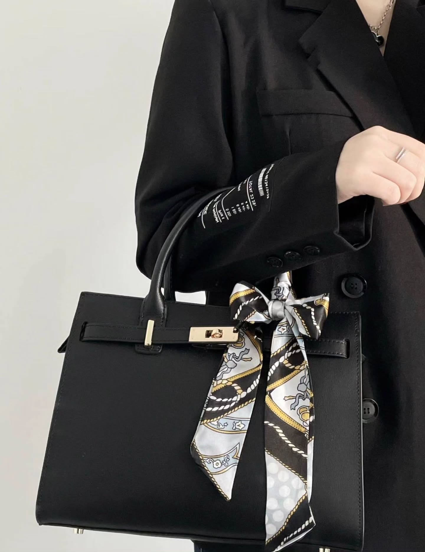 包包系丝巾 🇨🇳