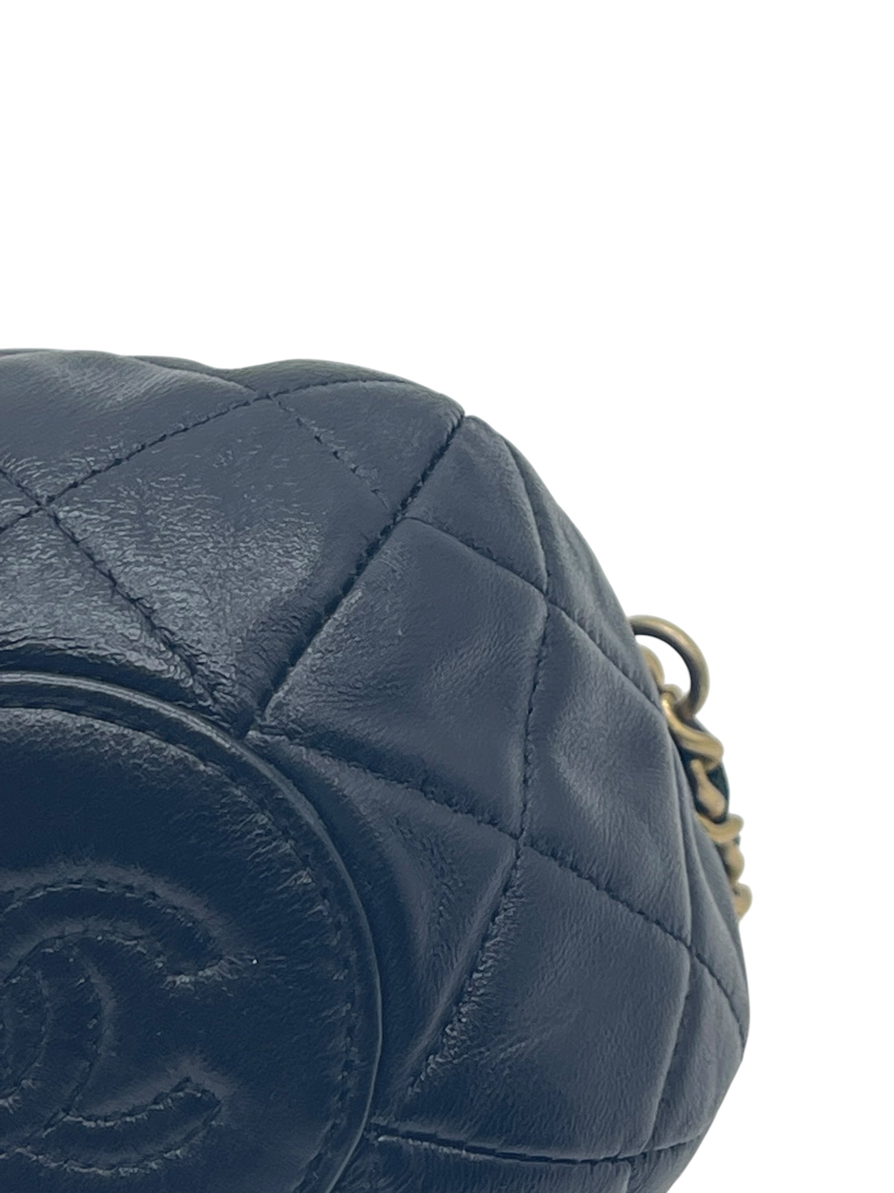 Pre-Owned CHANEL Drawstring CC Round Bucket Clutch with Chain Quilted Mini / Product Code: 26061101