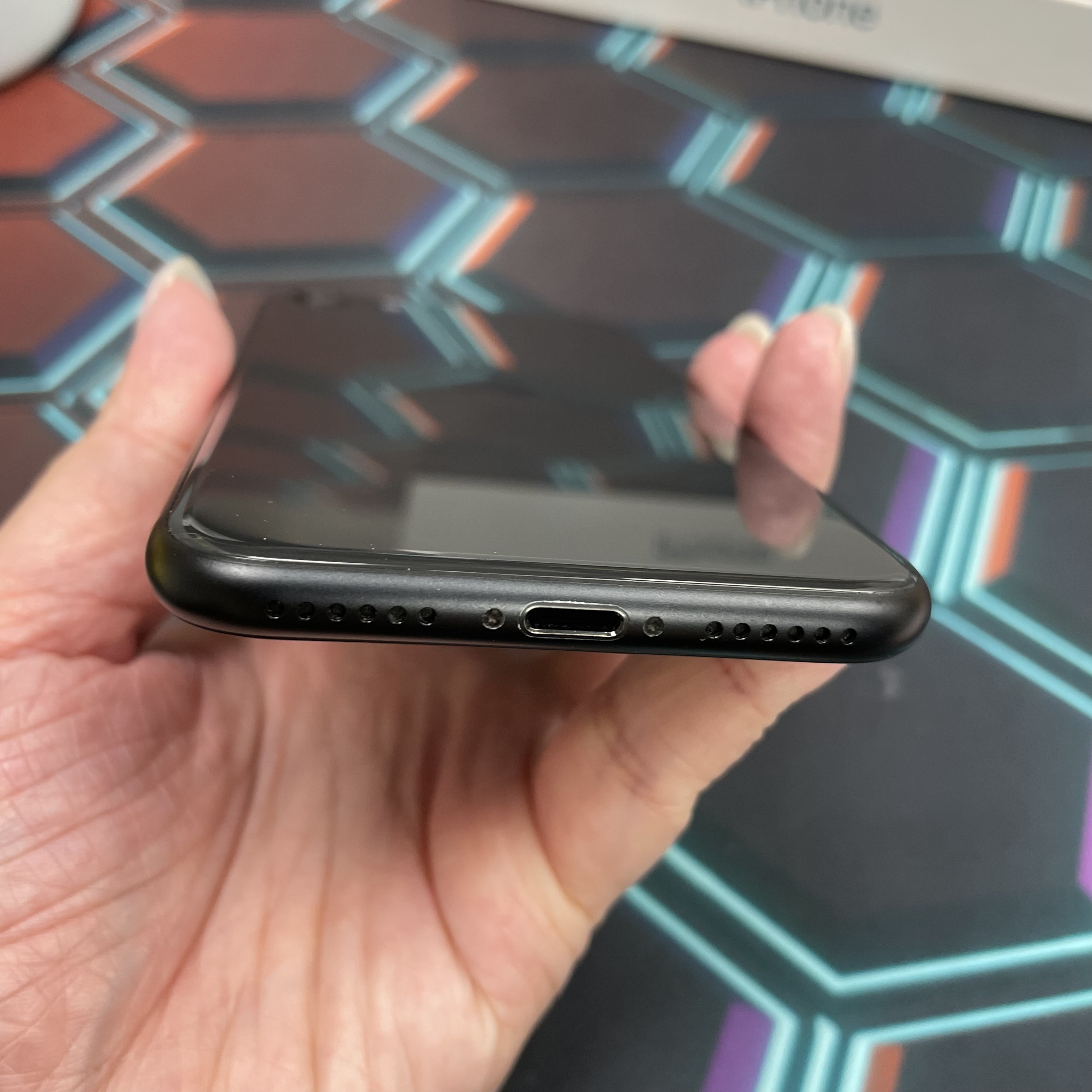 *6639 SE2 勁靚機 64GB 電75 黑色 black