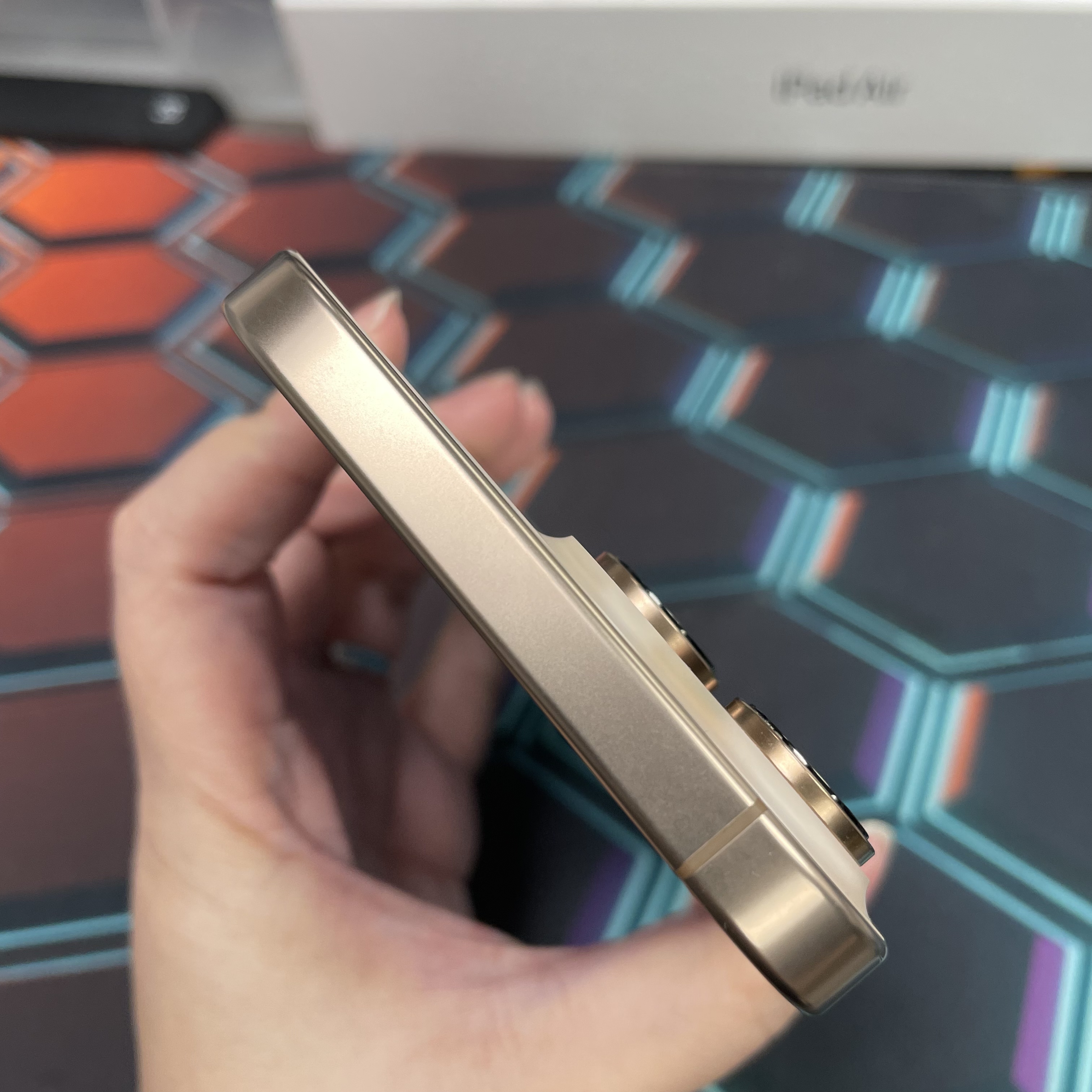 *8086 16 Pro max 完美機 1TB 沙色 gold
