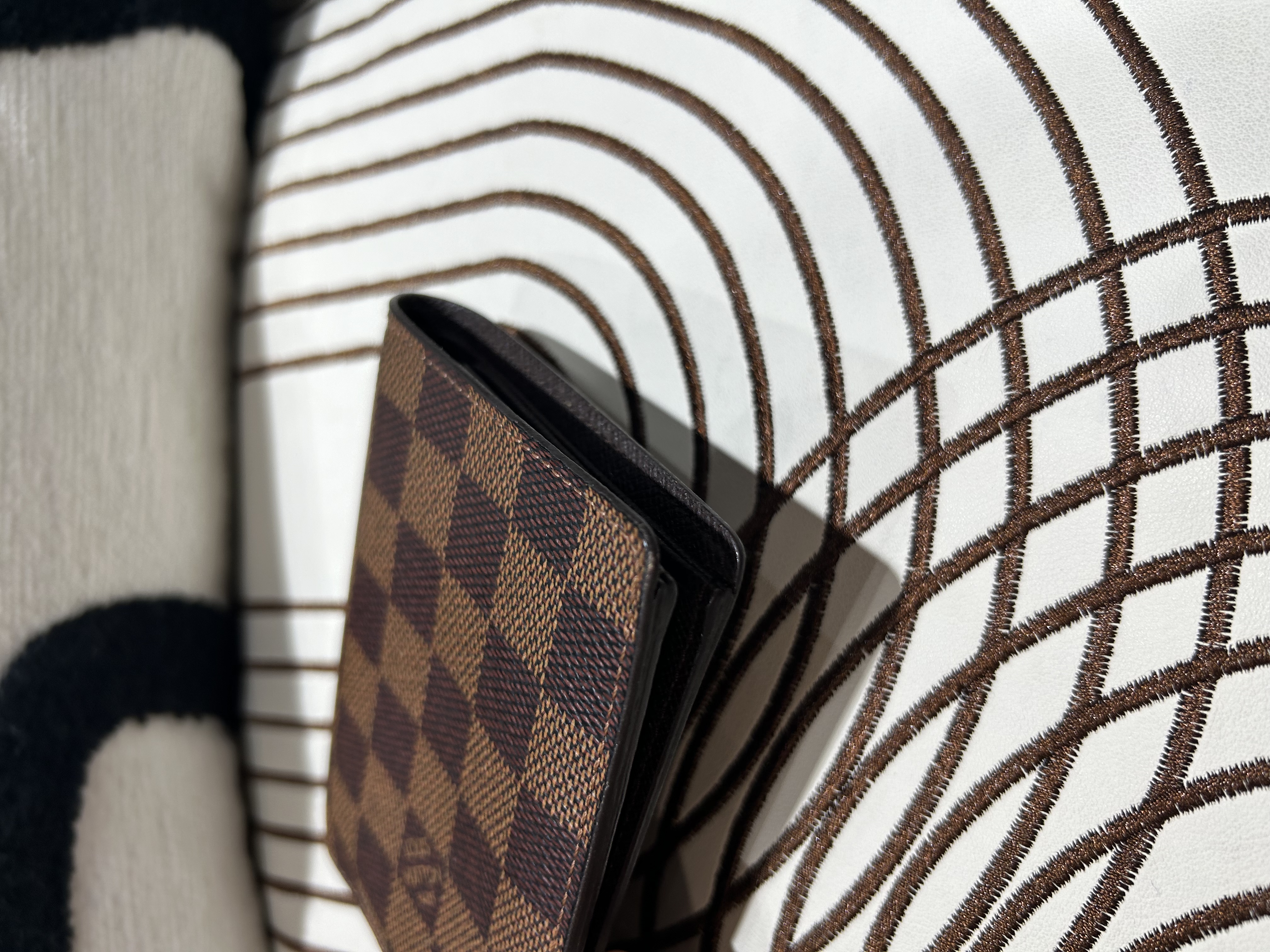 LV Portefeuille James Damier Short Wallet N63023 100%Authentic, 98%New 