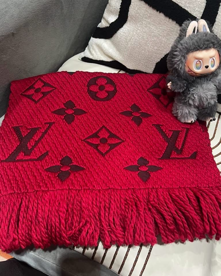 全新 Lv scarf 94% Wool 6% Silk Logomania 頸巾100%Authentic,全新未使用品 ✅box