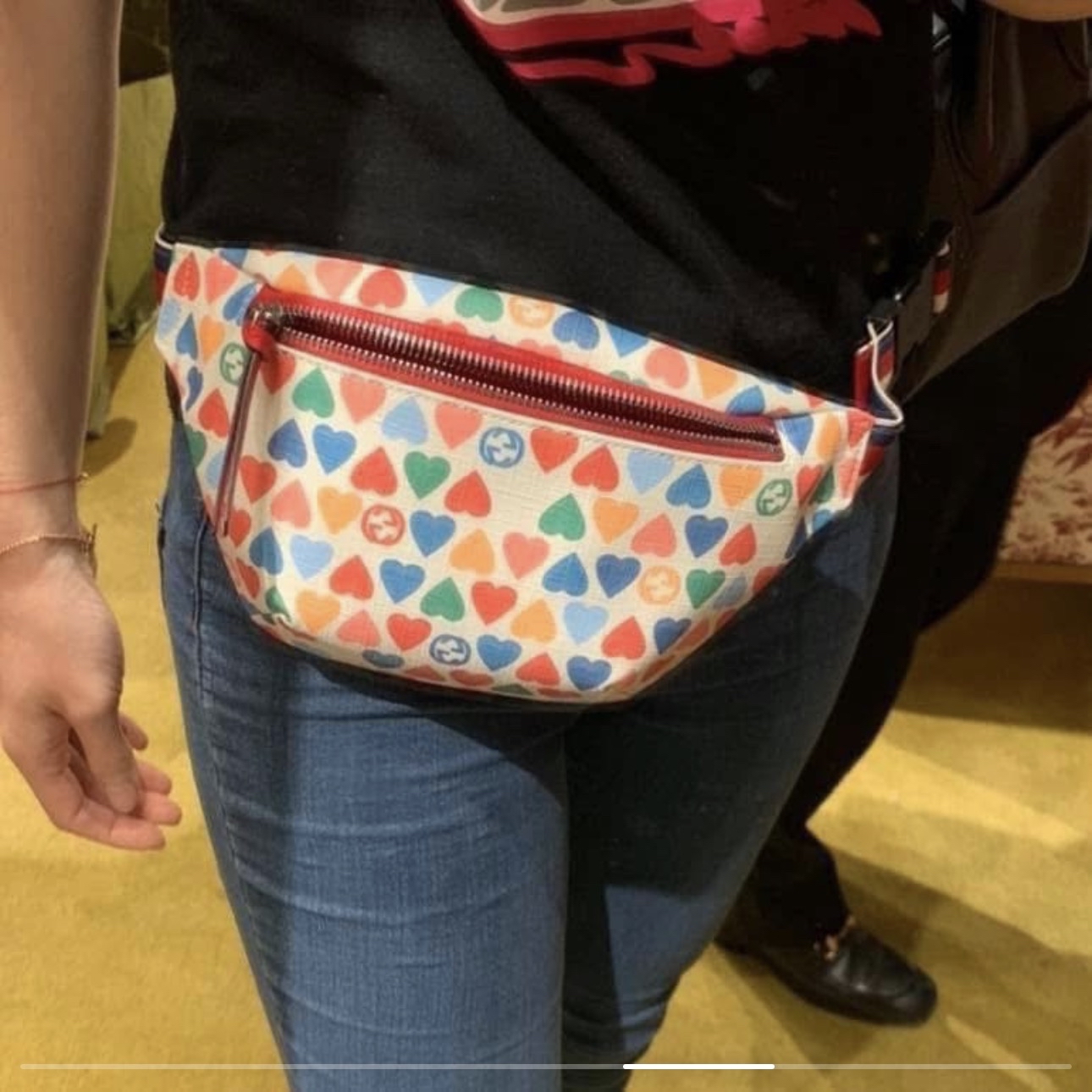 Gucci kids 彩色心心 腰包