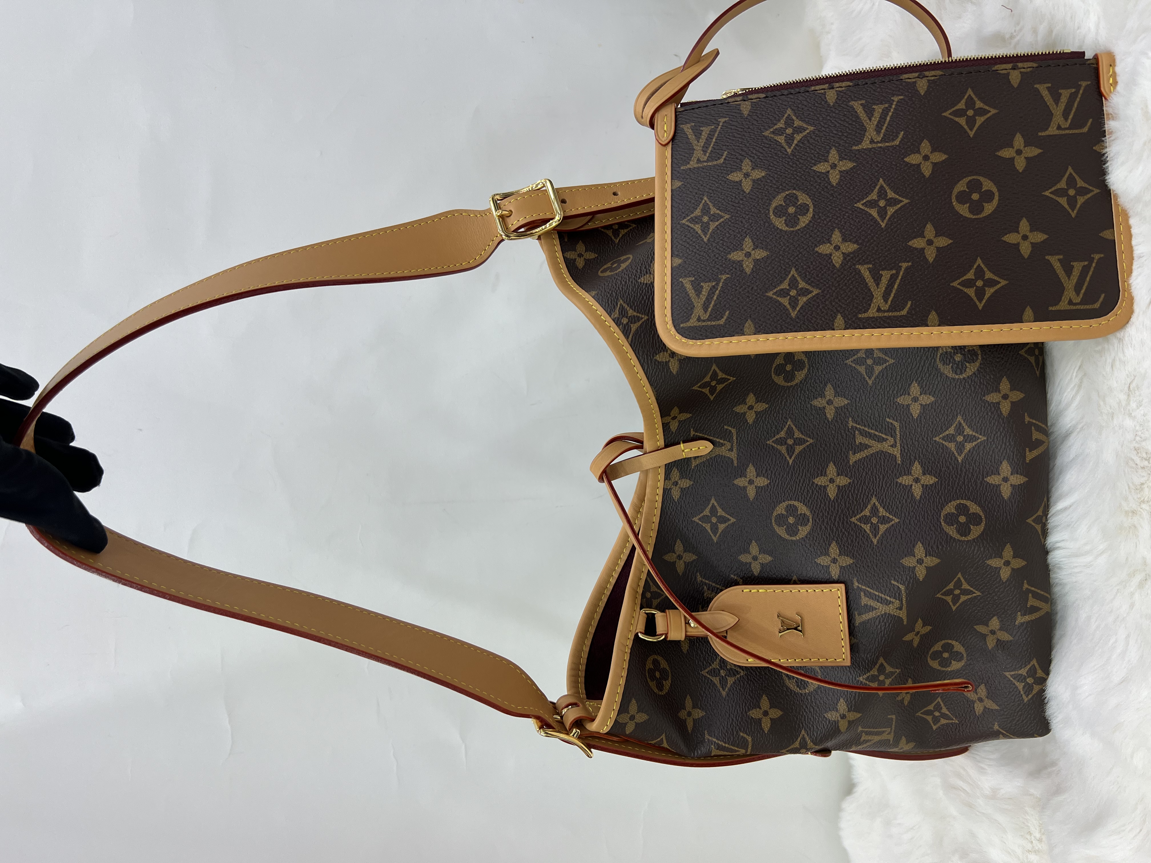 直播貨品 |  [1個-$100 2個-$300］J24