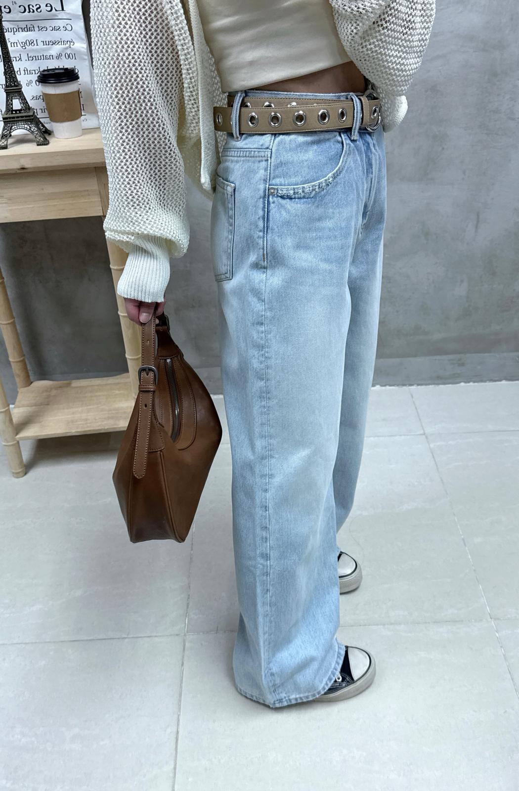 D05 洗水淺藍牛仔褲