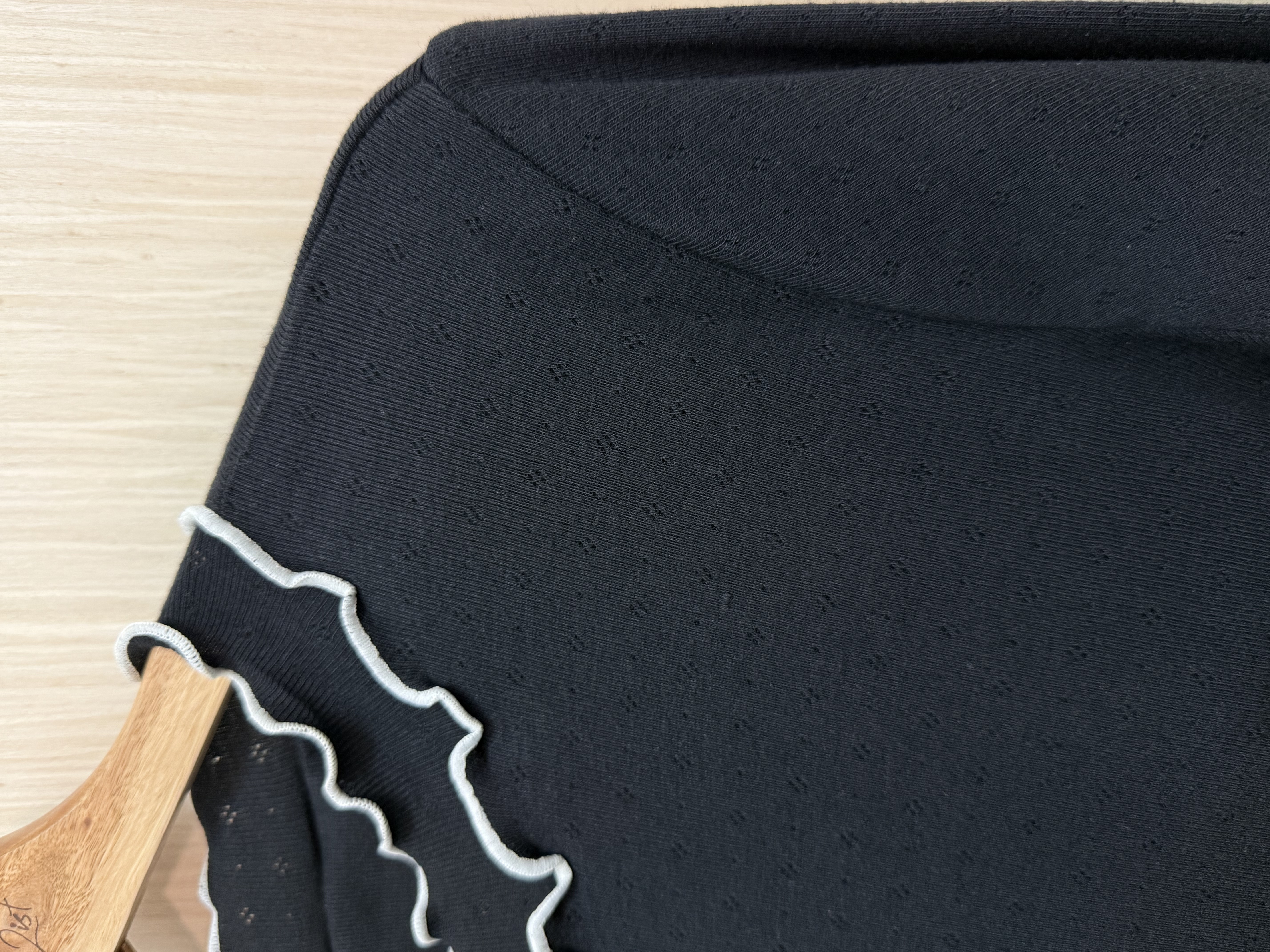 花紋雙層領𝐭𝐨𝐩（黑色）