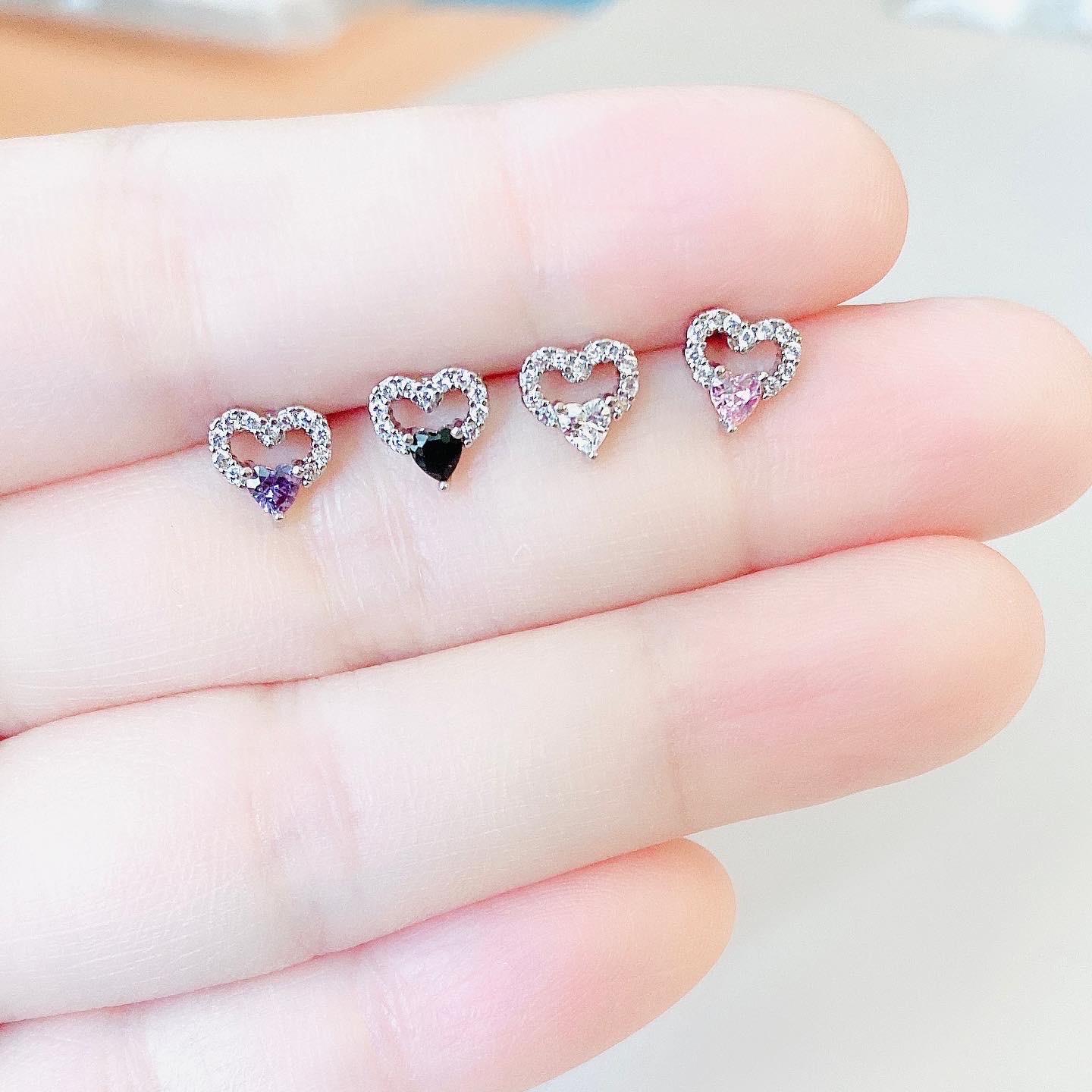 醫療鋼褸空愛心寶石單隻耳環 A974