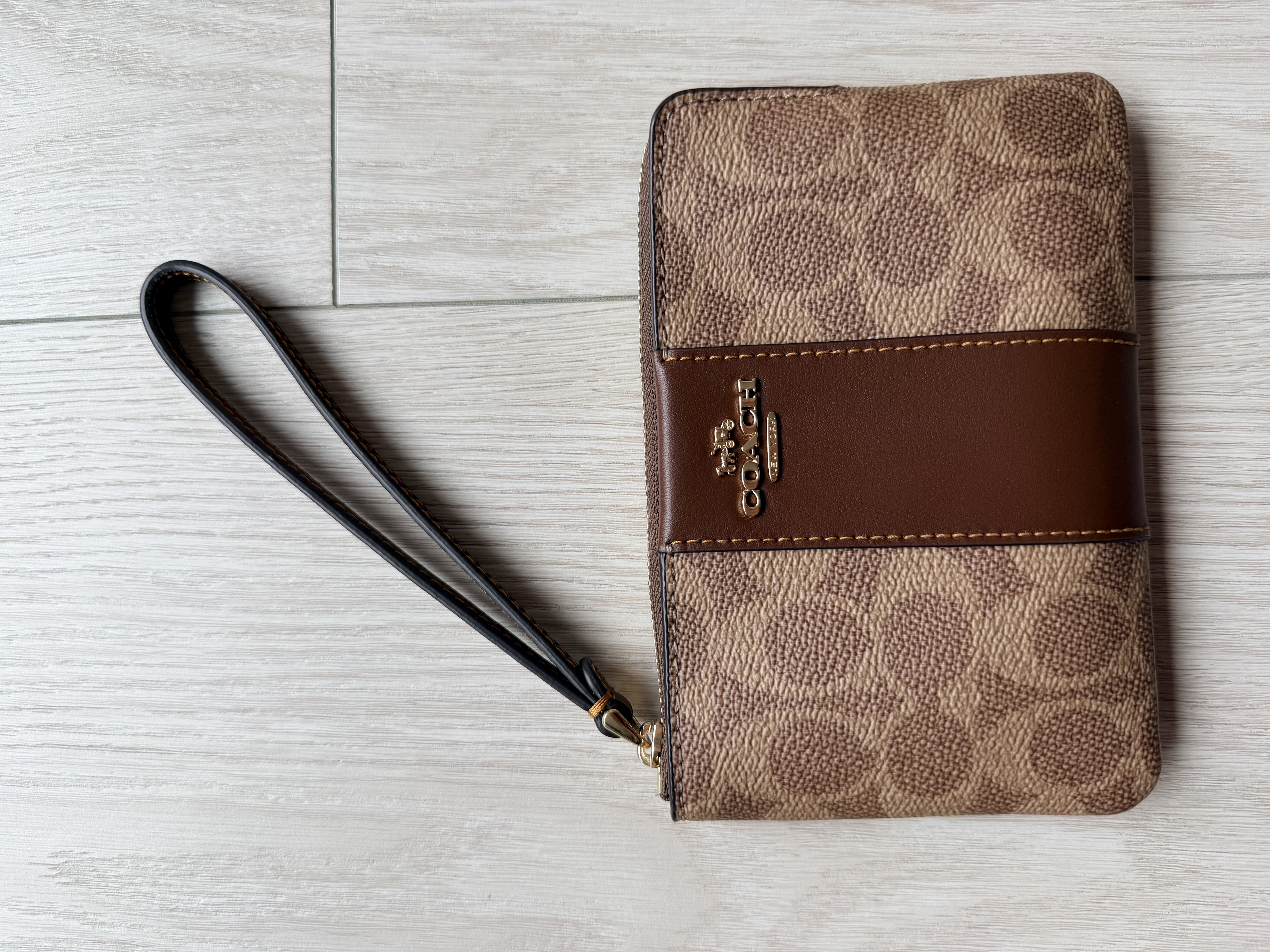 Coach Corner Zip Wristlet 單層拉鍊手拎袋仔