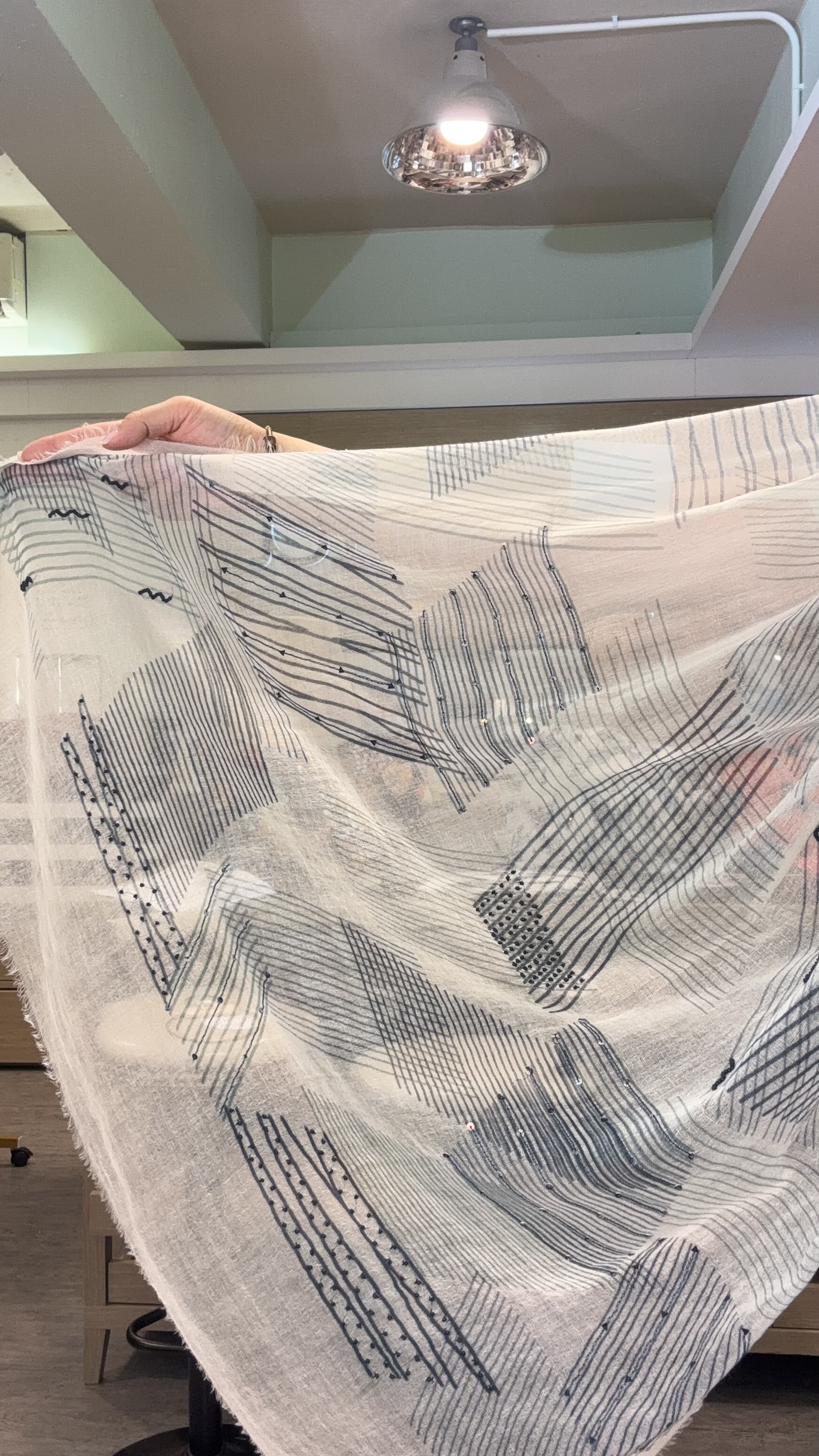 [訂購] A33 印度手工刺繡 Scarf 