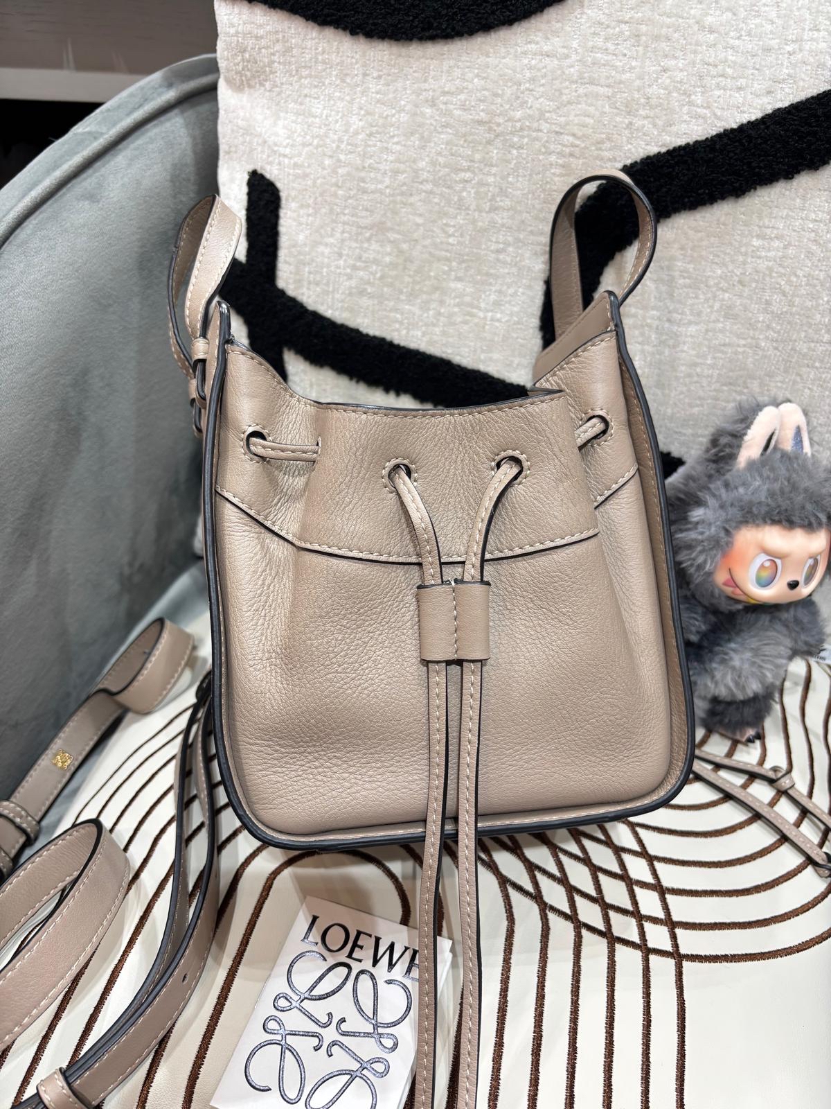 Loewe Mini Hammock Sand Crossbody Bag 100%Authentic, 98%New ✅Dust bag