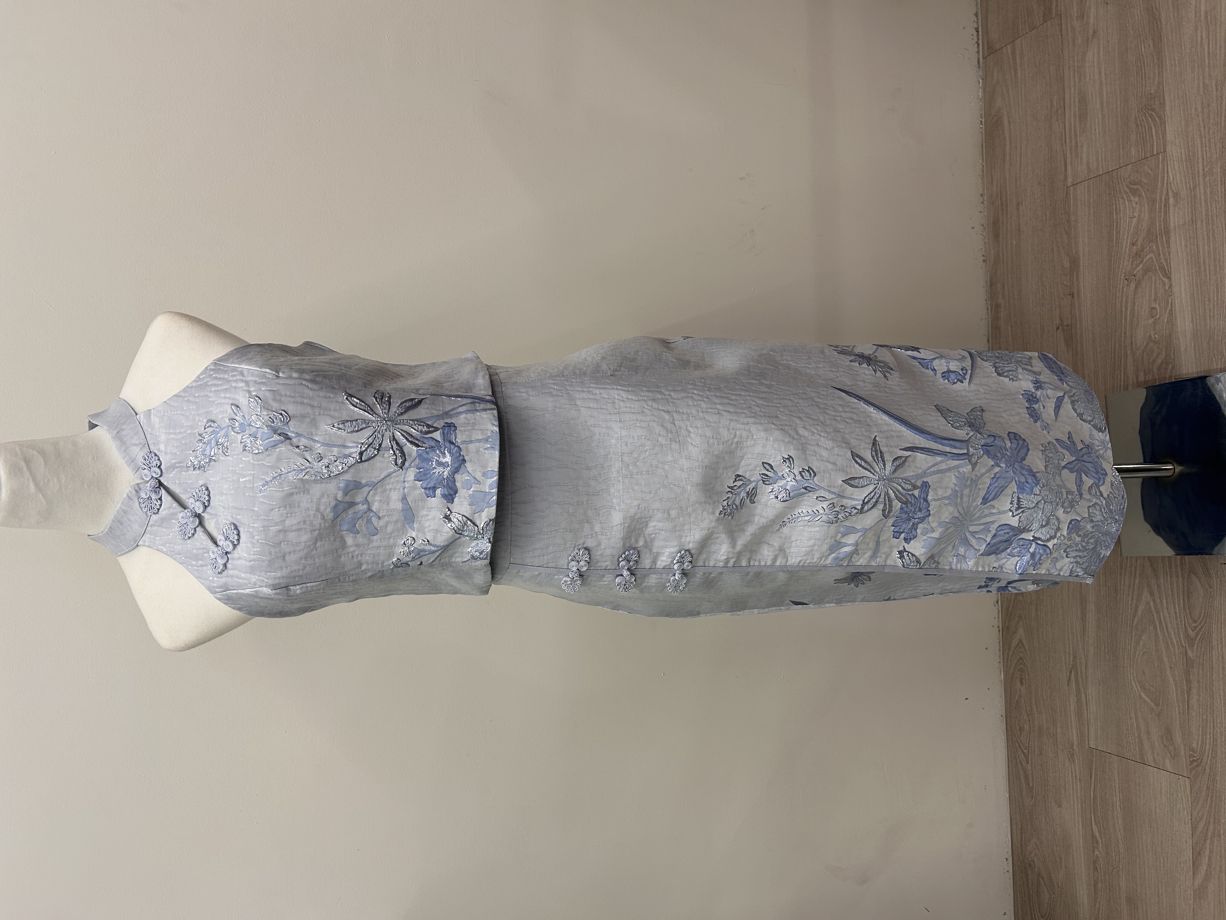 573.WB Cheong San Cut in Top & Skirt