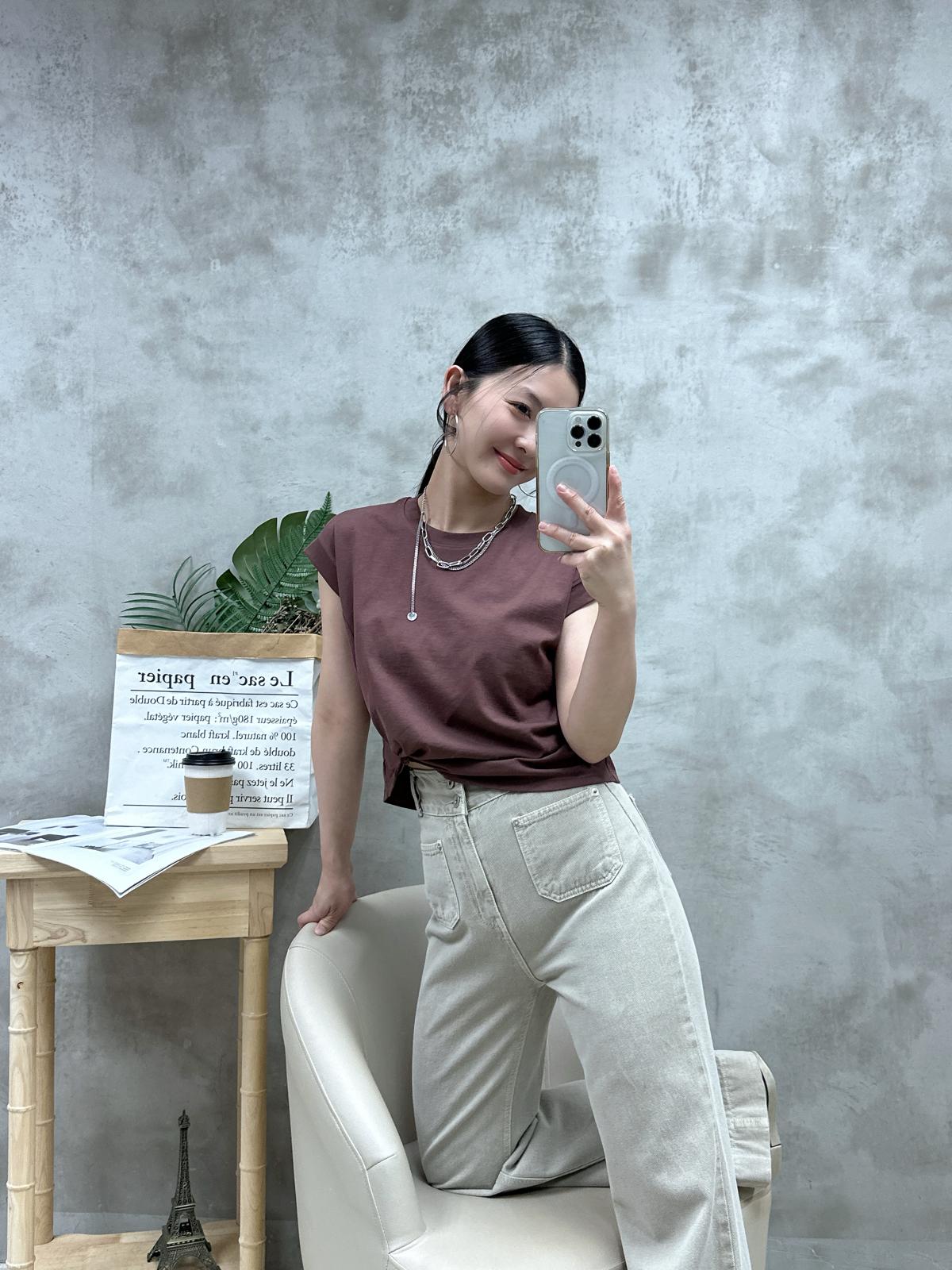 L13 凈色扭結短Top