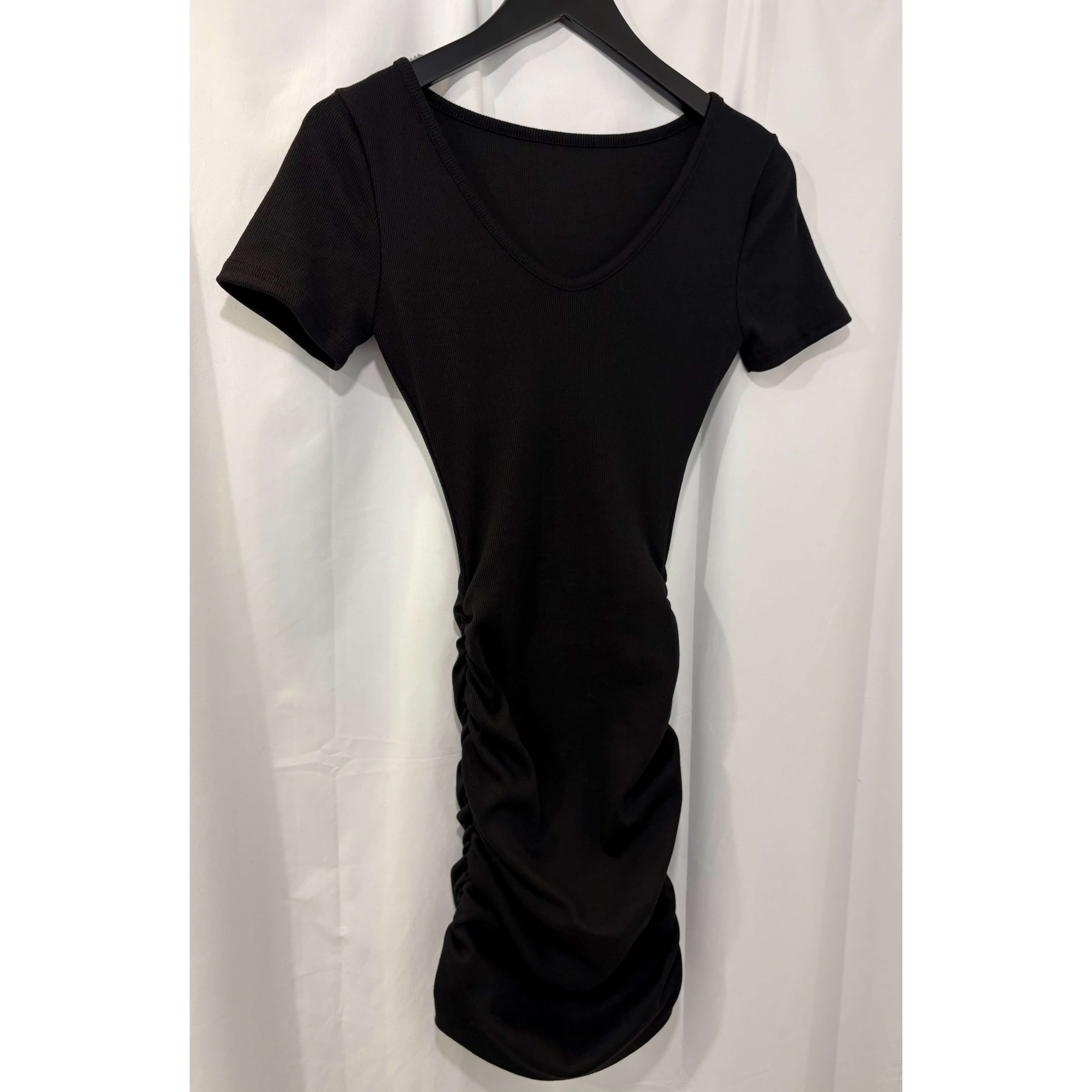 新品價4月10截單🤍《VU NECK SLIM FIT OPS》 2604F