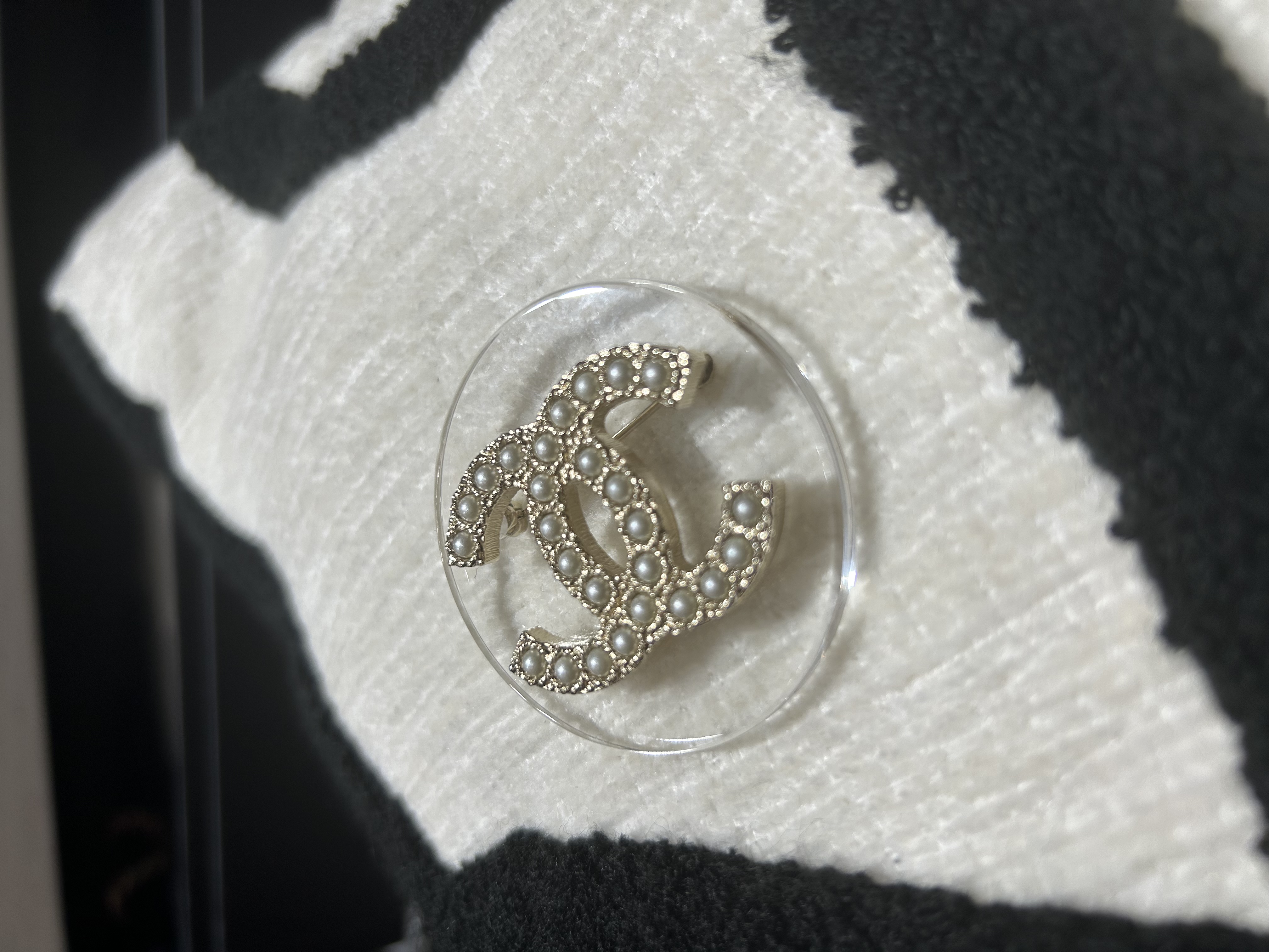 Chanel CC Brooch 100%Authentic, 98%New