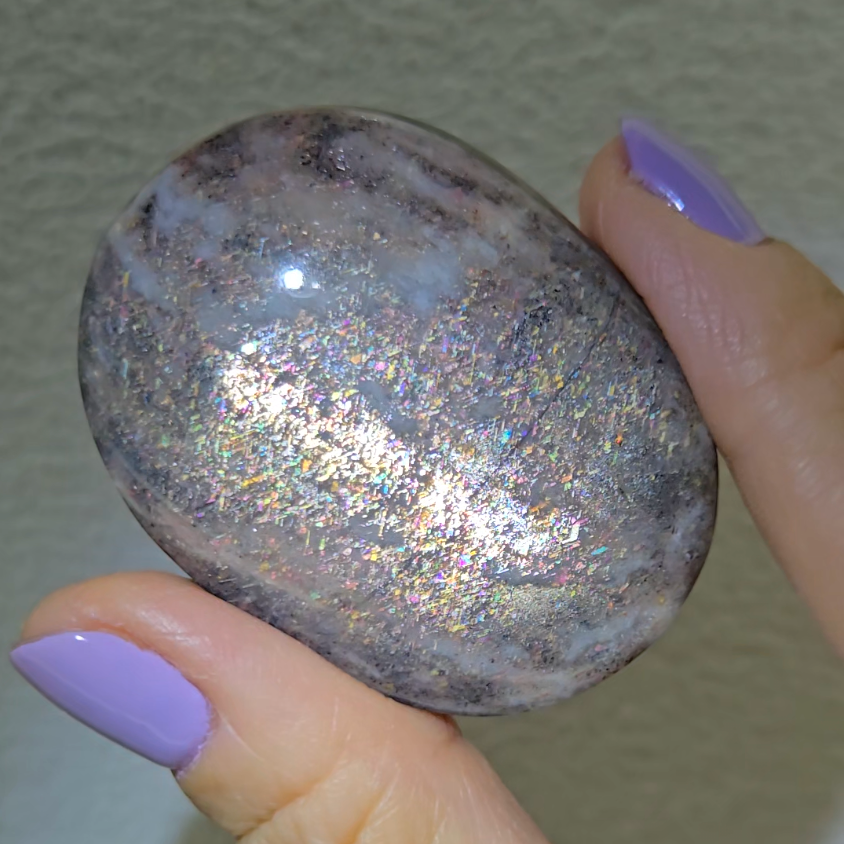 Rainbow lattice black sunstone palm stone - SM601