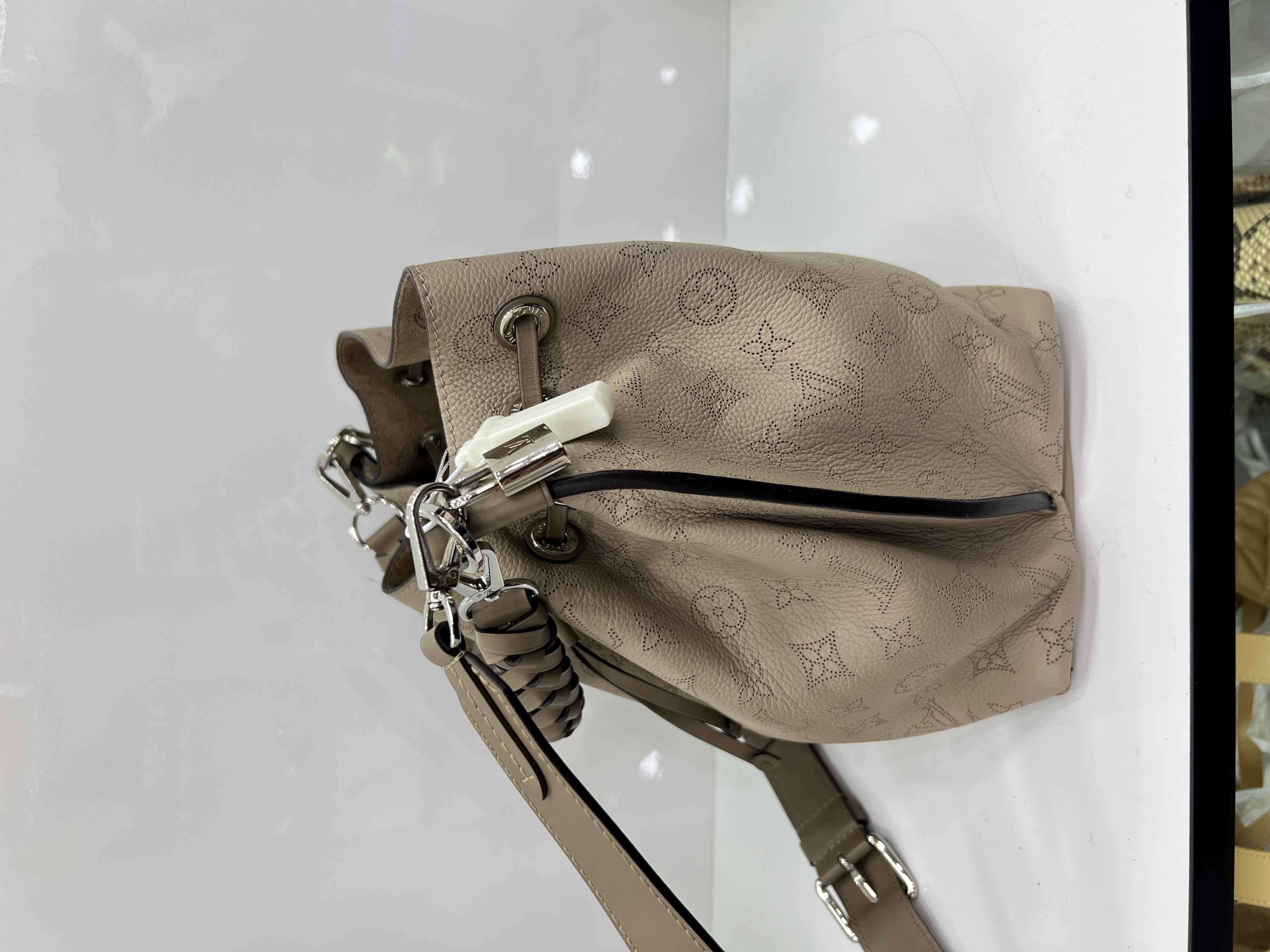 直播貨品 |  [1個-$100 2個-$300］EE86