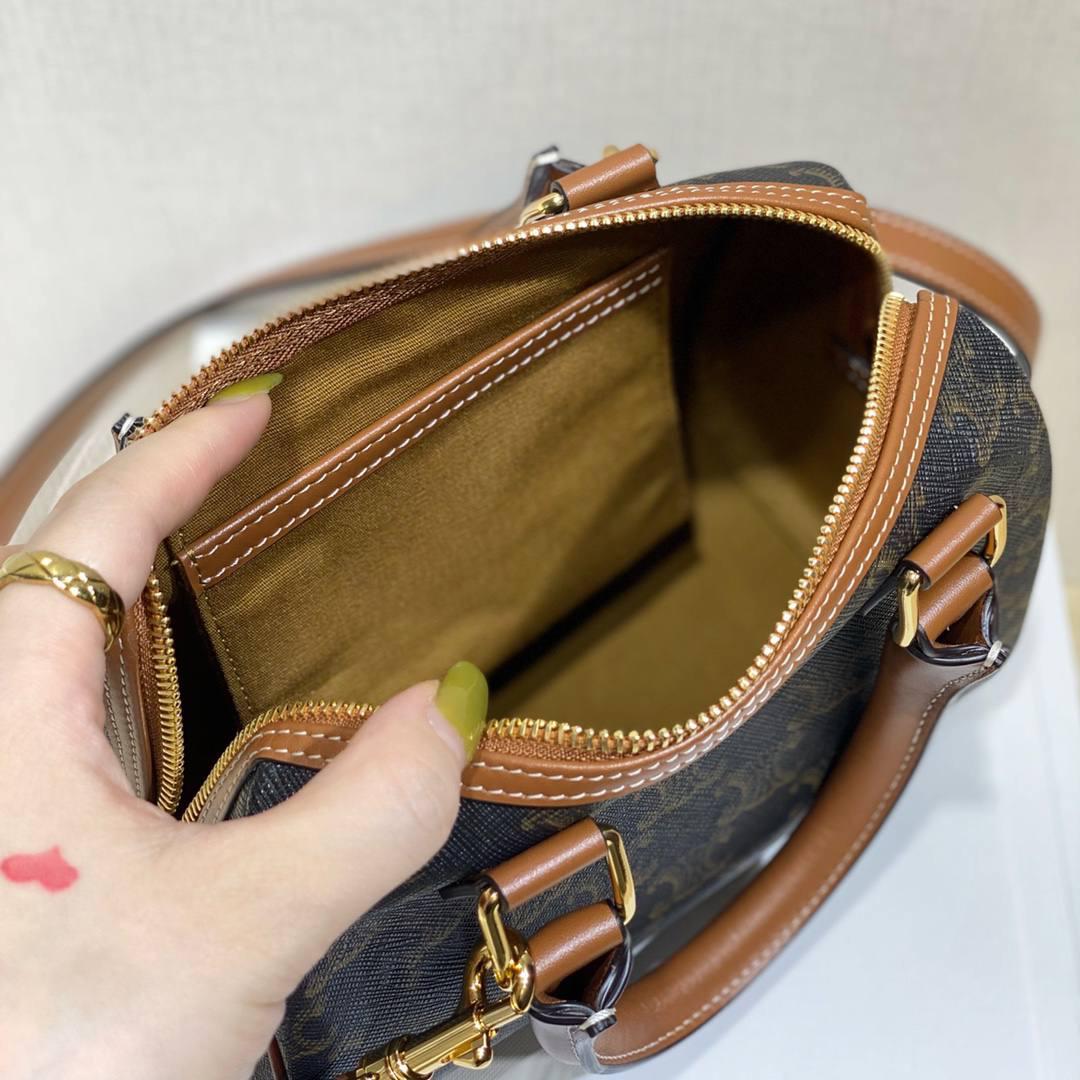 🔥大货实拍图 𝗖𝗘𝗟𝗜𝗡𝗘♥𝗧𝗥𝗜𝗢𝗠𝗣𝗛𝗘 𝗖𝗔𝗡𝗩𝗔𝗦小号波士顿 型号：197582 尺寸19.5*14*7cm