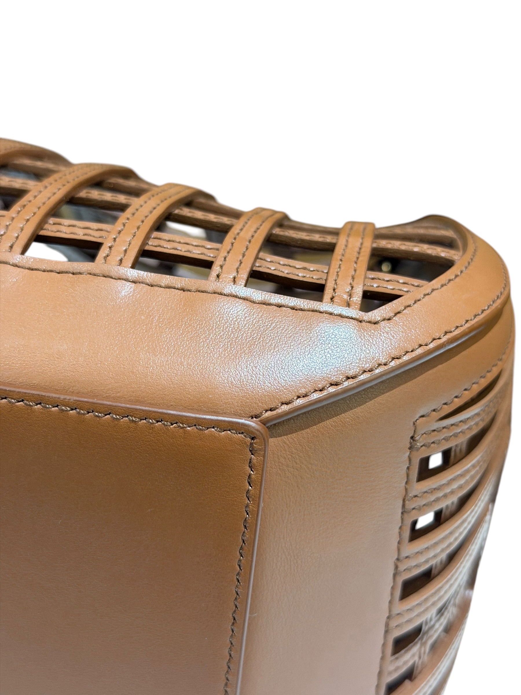 Pre-Owned MIU MIU Leather Basket / Product Code: 070305