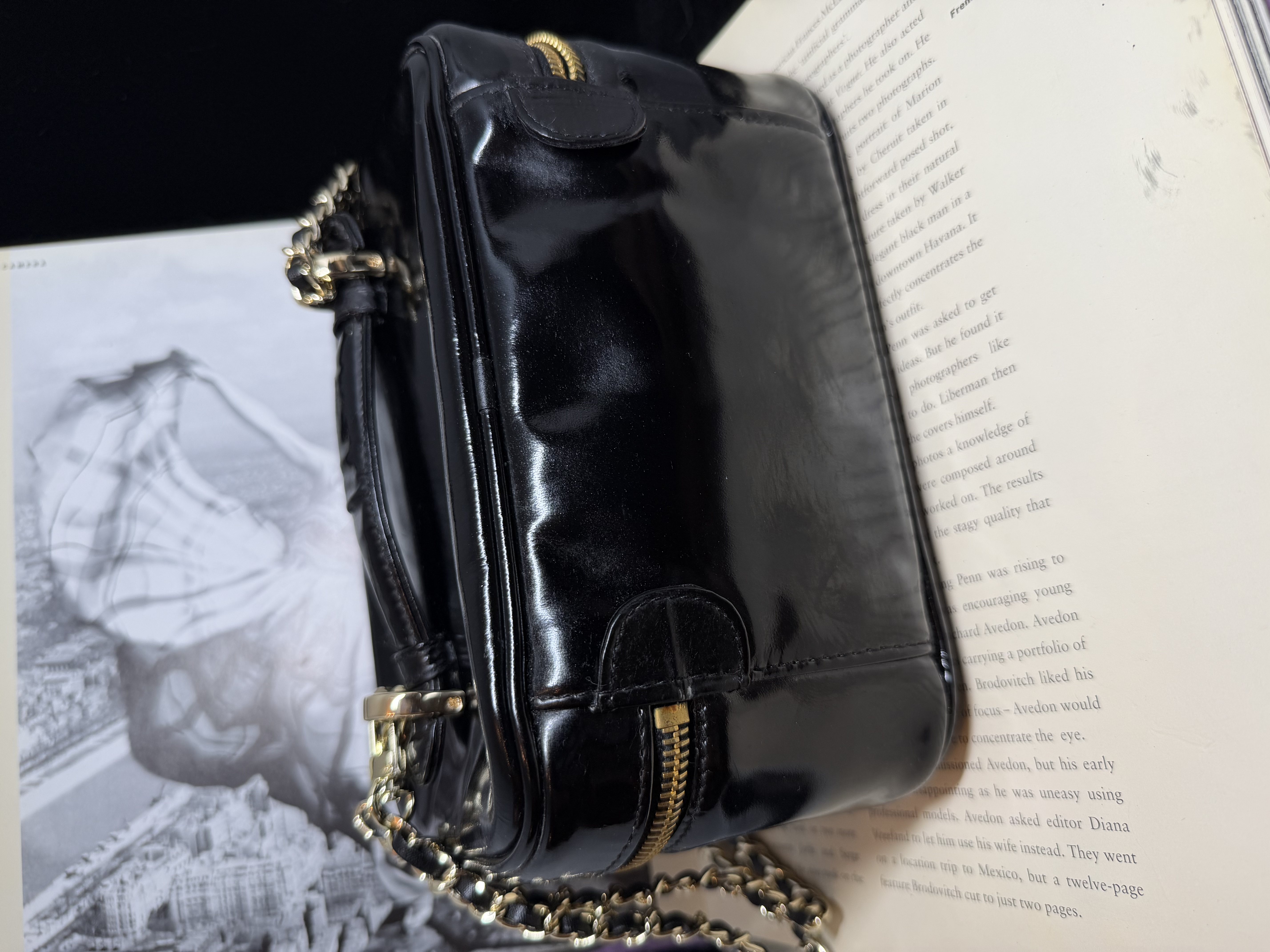 vintage chanel cc vanity case black patent leather