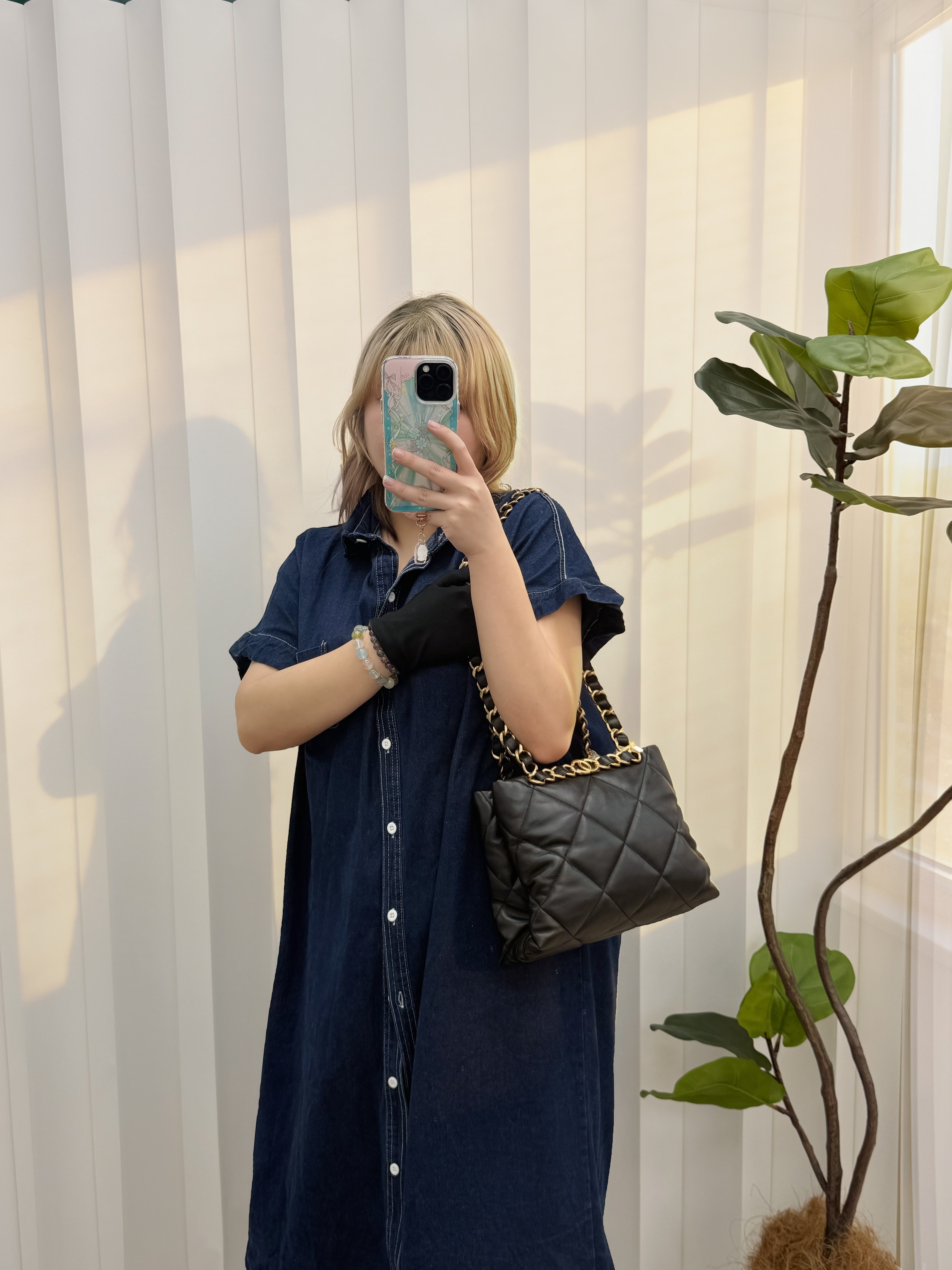 CHANEL 閑置品🌟22b 黑金羊皮鏈條Tote Bag 晶片款 全套有單🖤