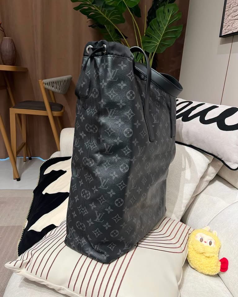 未使用品 Lv Cabas Light Tote Bag M44228 100%Authentic, Unused 未使用品 ✅NFC ✅Pouch✅Dust bag
