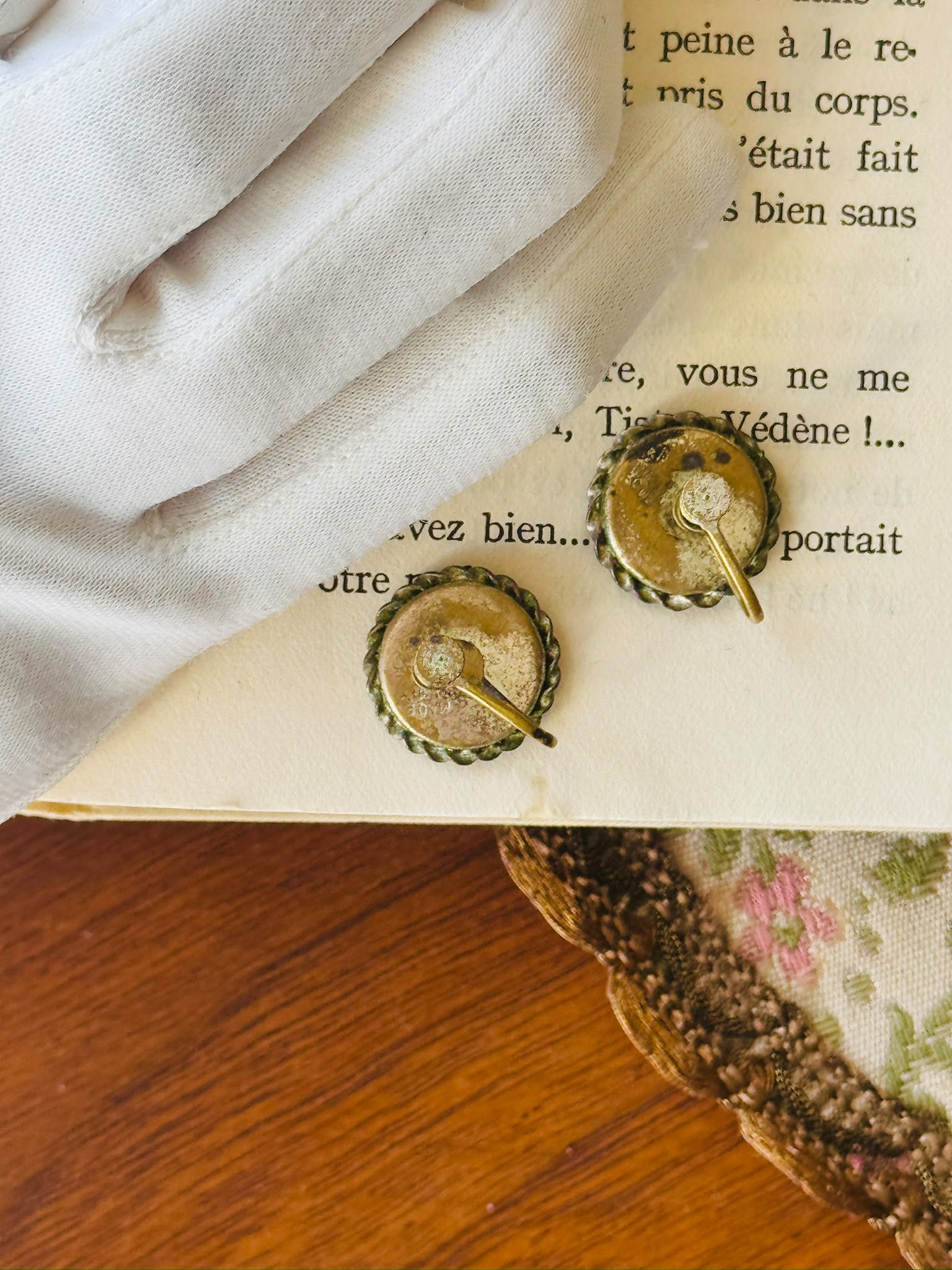 Vintage Mid-Century Green Floral Mosaic Screw-back Earrings (MT2690)