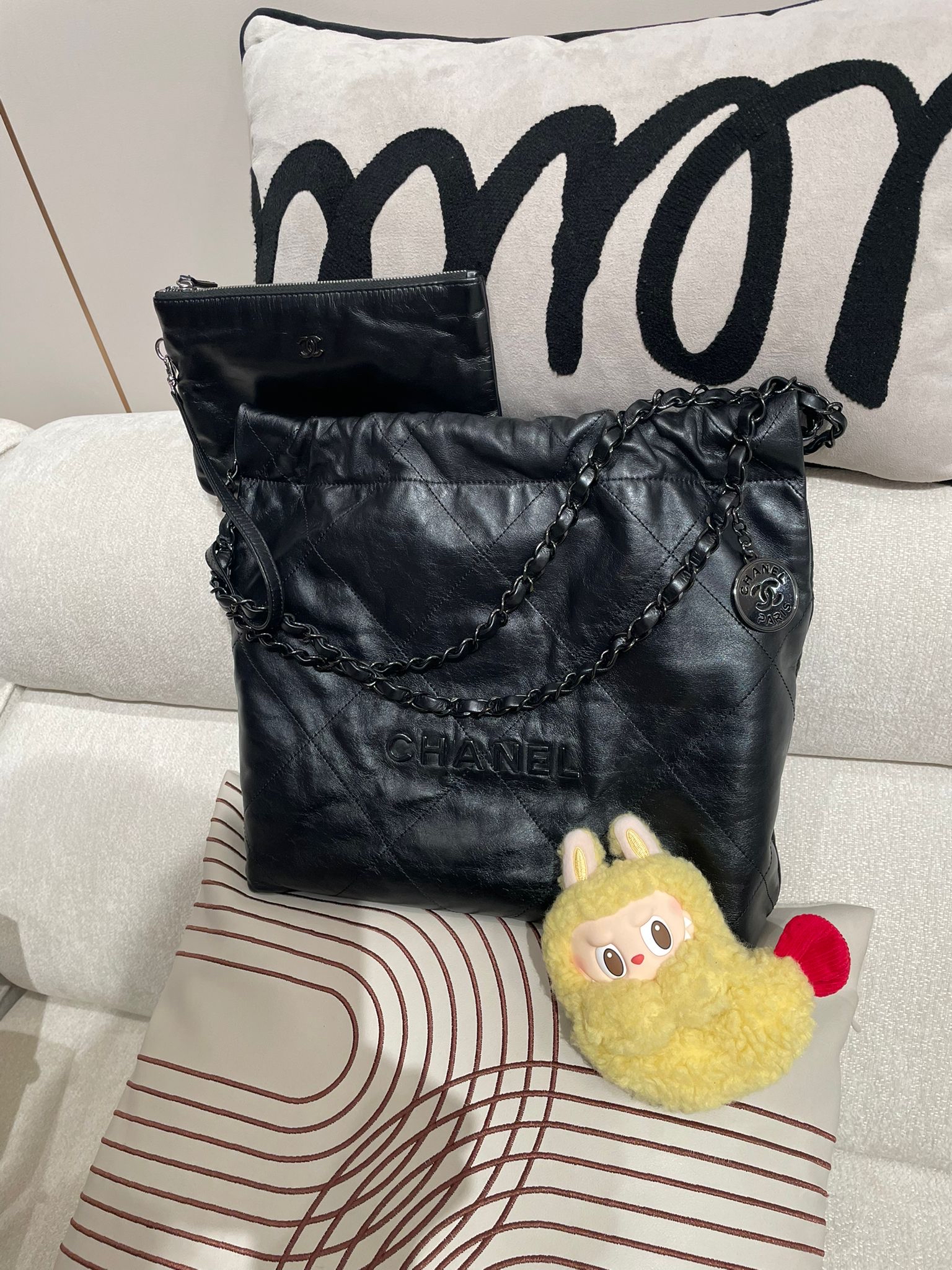 Chanel 22 small so black calfskin,100%Authentic, 95%new ，✅晶片✅Dust bag✅box