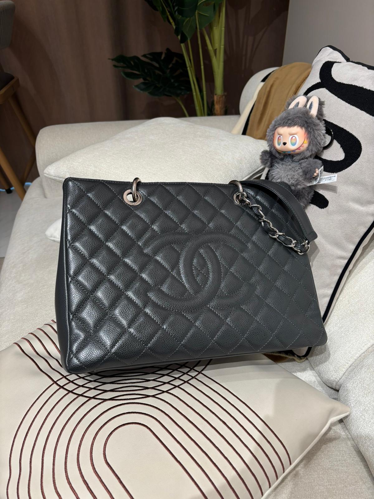 Chanel Gst grand shopping tote bag 100%Authentic, 95%New  ✅18card✅Dust bag