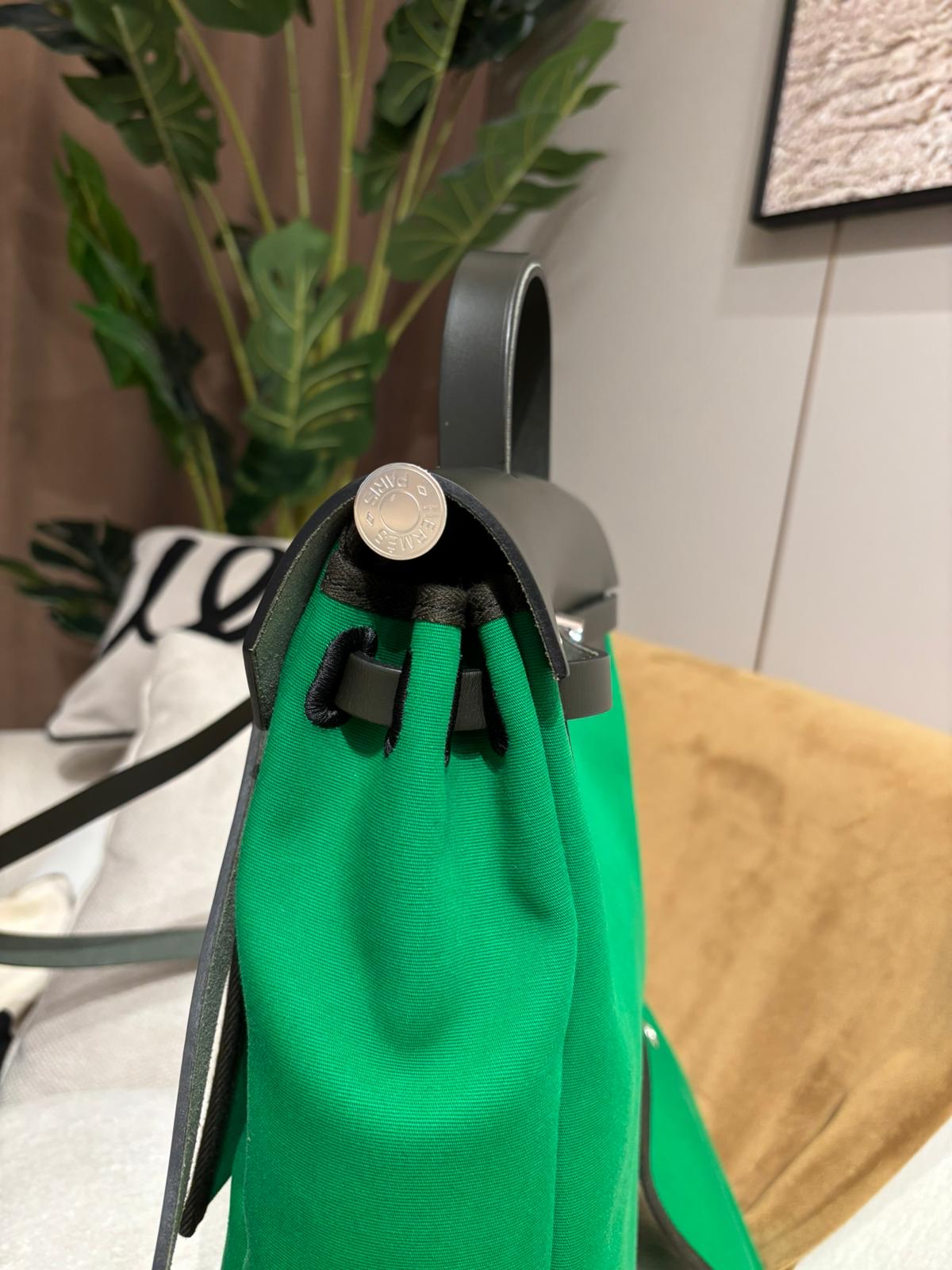 Hermes Herbag backpack Stamp Y 1K Bamboo 100%Authentic, 99%New ✅香港專門店收據✅Dust bag ✅Box