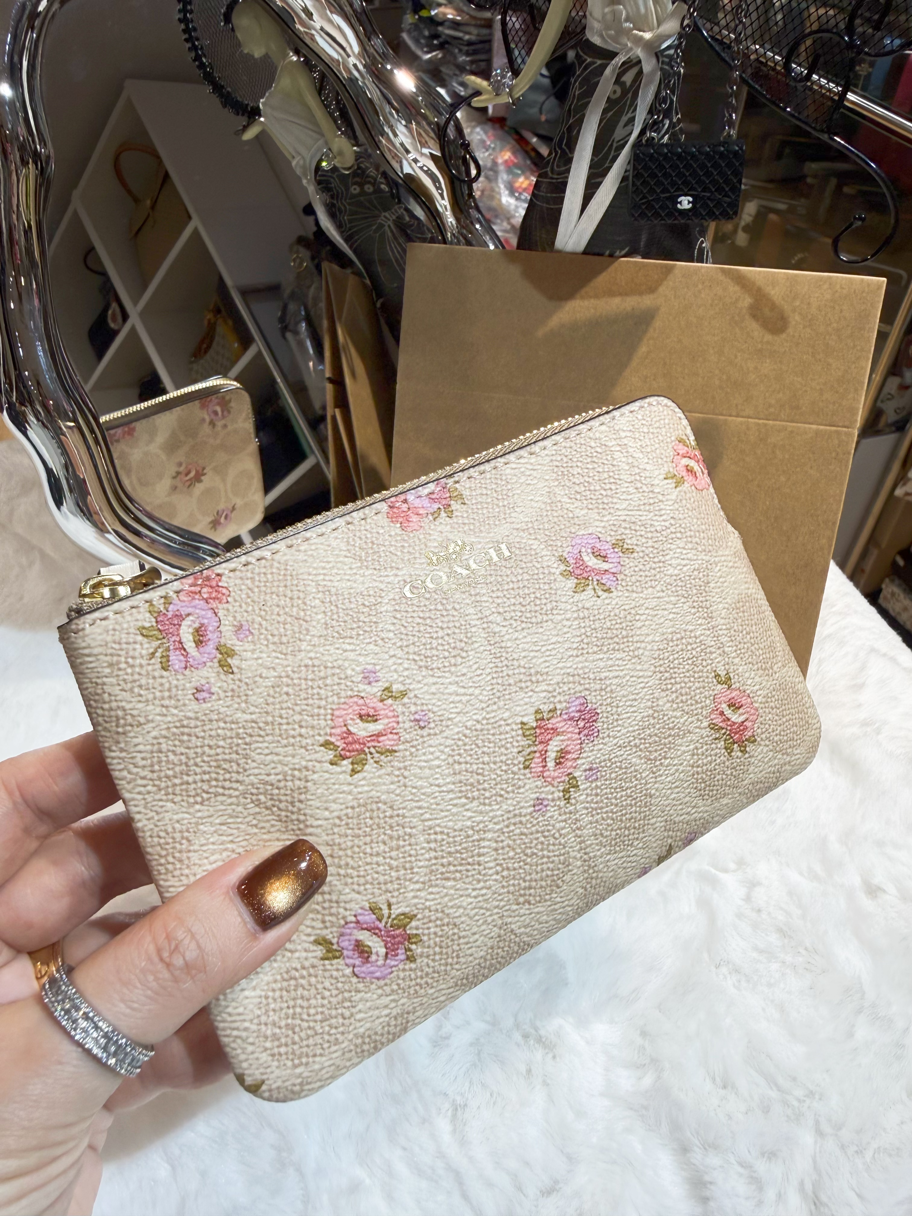 Coach wristlet white/m/floral