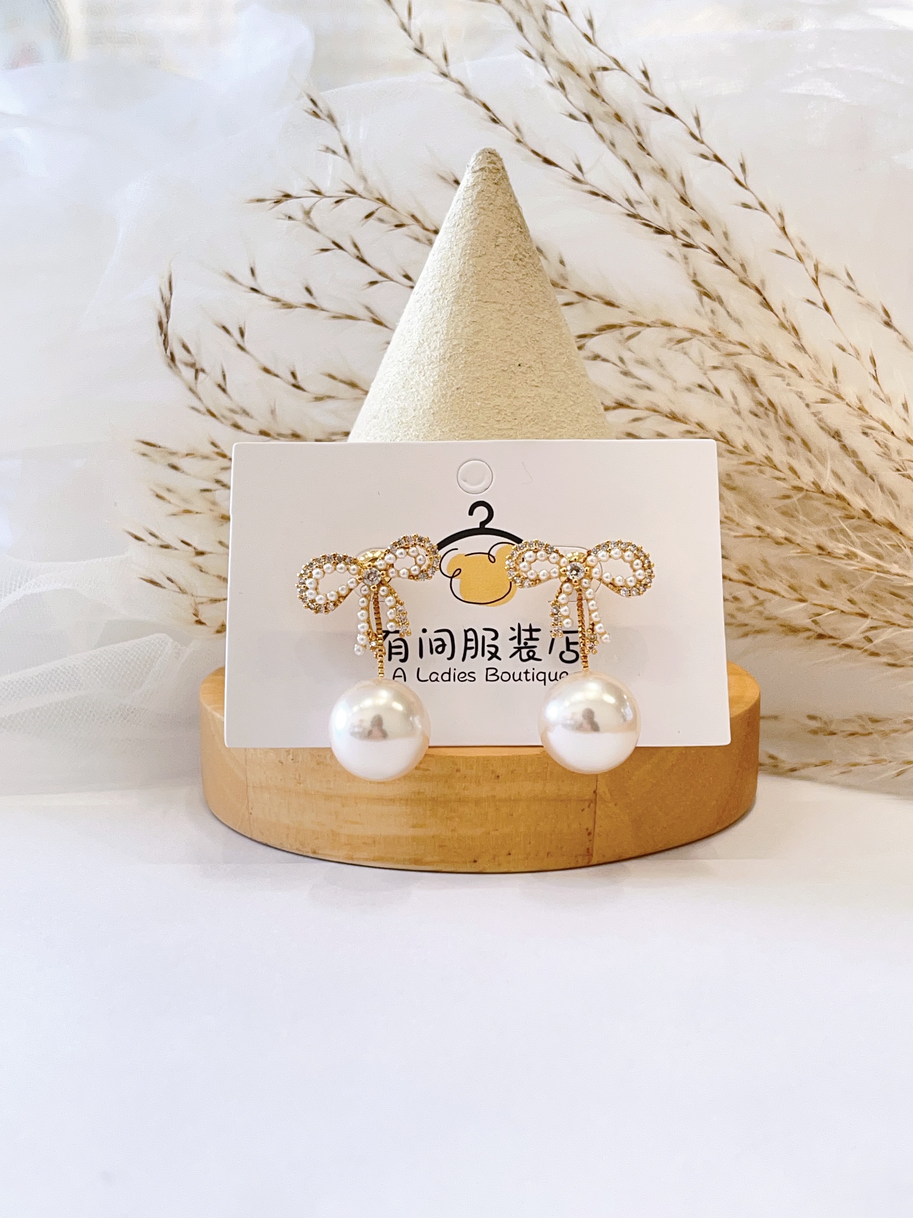 晚宴千金风珍珠蝴蝶结耳环