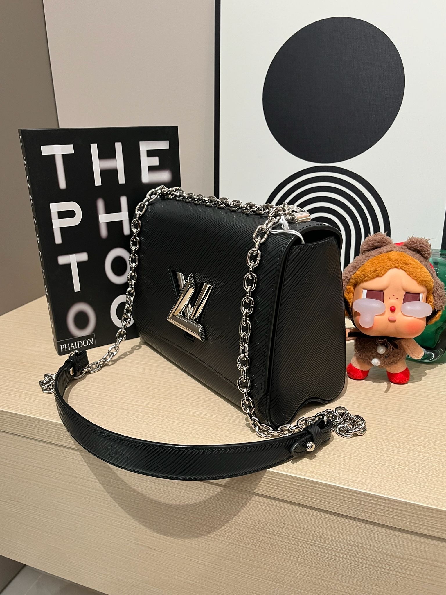 Lv twist mm epi M21110  100%Authentic ,98%new ✅mirror✅dust bag 專門店售價💰 $39,000  