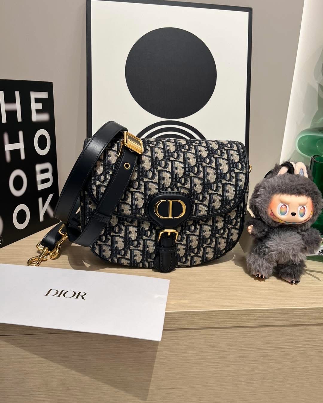 Dior Bobby medium  ,100%Authentic,99%new ✅專門店收據✅ Certificate ✅dust bag ✅Box