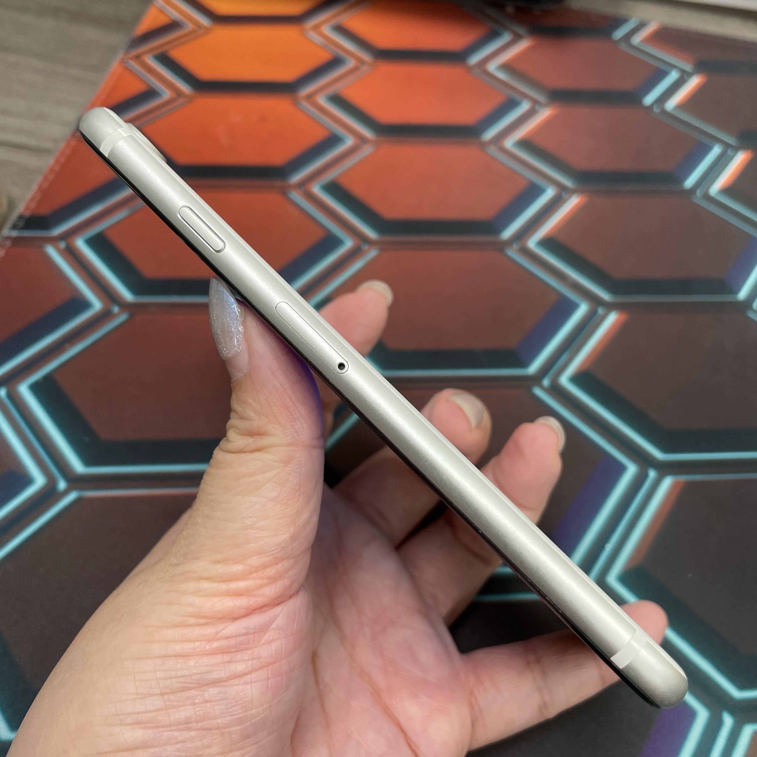 *7157 SE 2 勁靚機 128GB 電100 白色 white