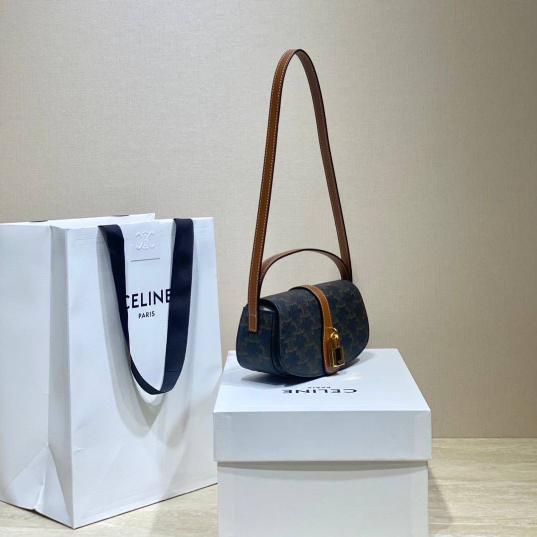 🔥大货实拍图 𝗖𝗘𝗟𝗜𝗡𝗘 ♥ 𝗧𝗔𝗕𝗢𝗨 𝗖𝗟𝗨𝗧𝗖𝗛 型号：10I592 尺寸：18*8*5cm