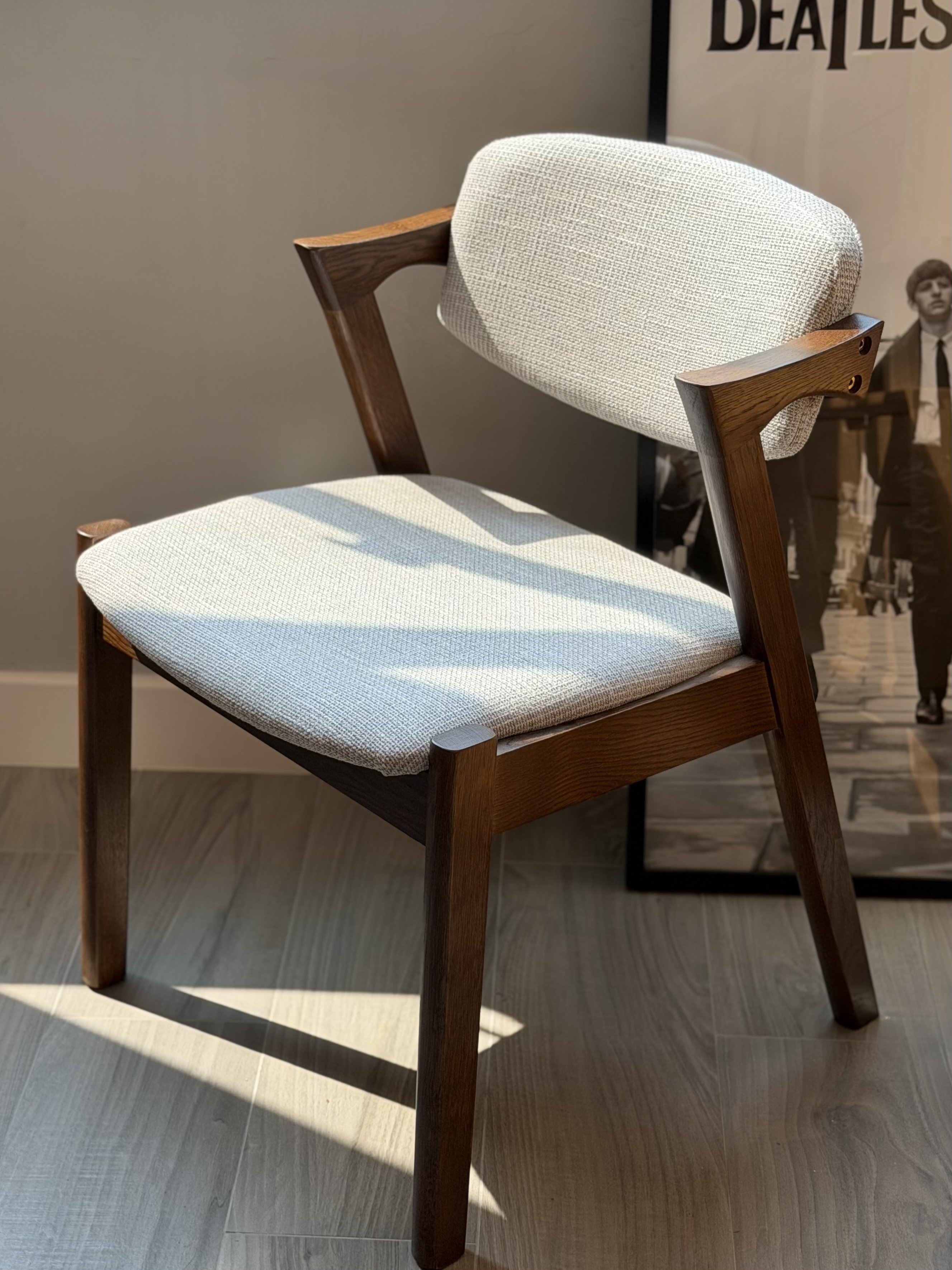 Z Arm Chair