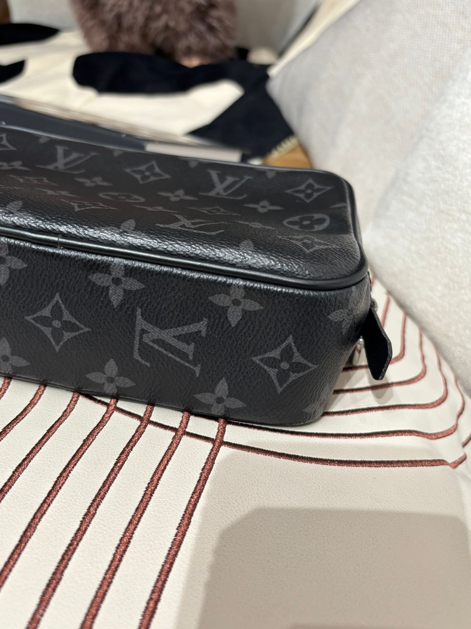Lv Toilette Trousse Toilette M43384 100%Authentuc, 95%New
