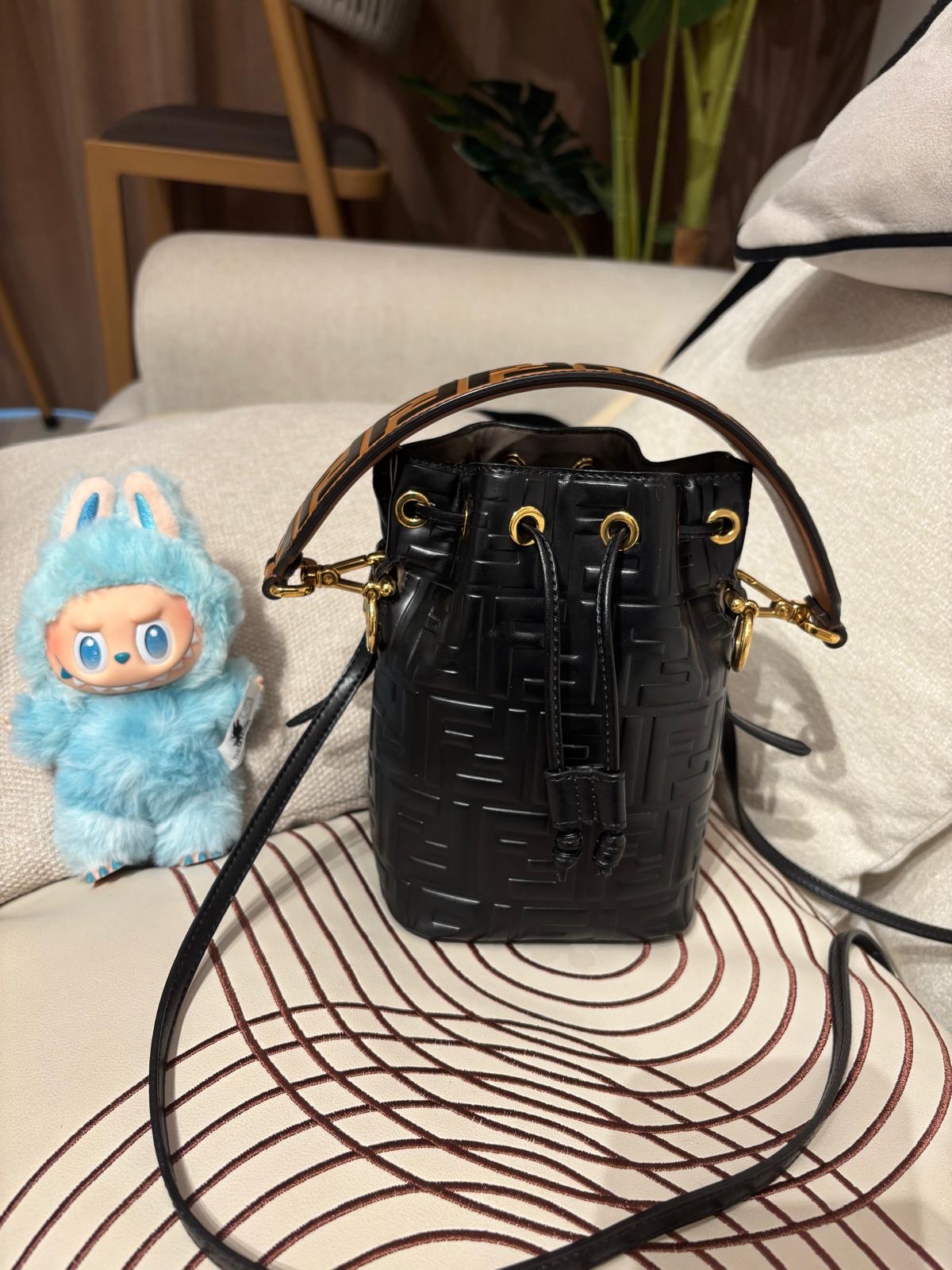 Fendi 2Way bucket bag 100%Authentic, 98%New✅Dust bag