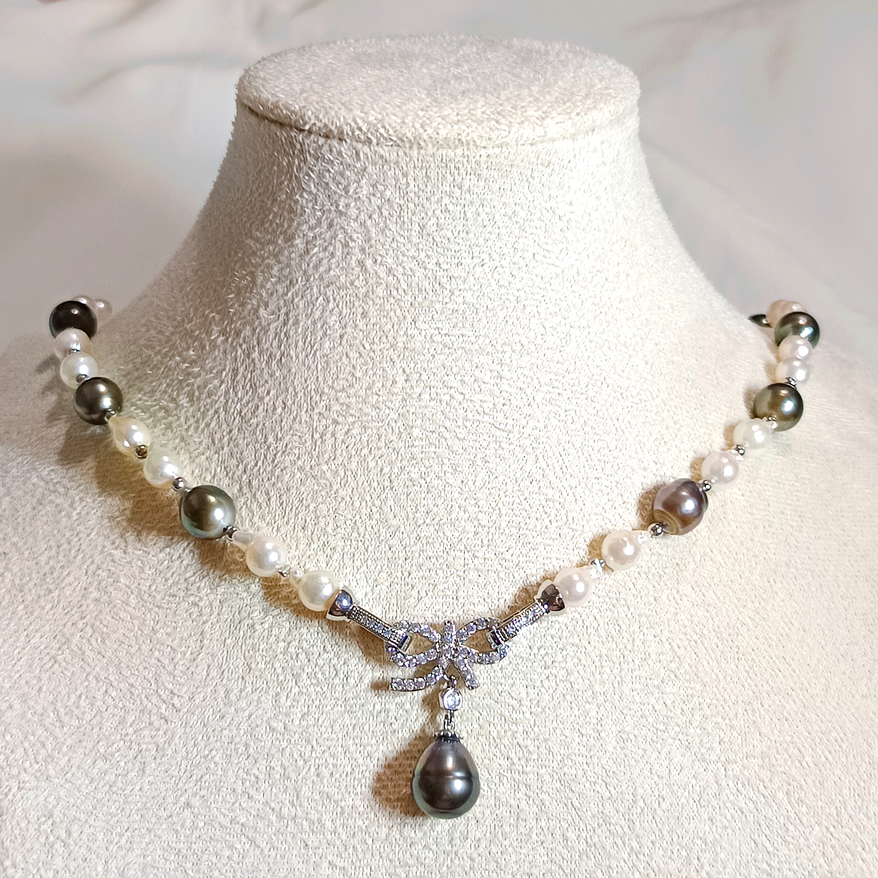 大溪地炫彩巴洛克海水珍珠+日本akoya 櫻花粉巴洛克海水珍珠注白金可拆卸蝴蝶結扣項鍊