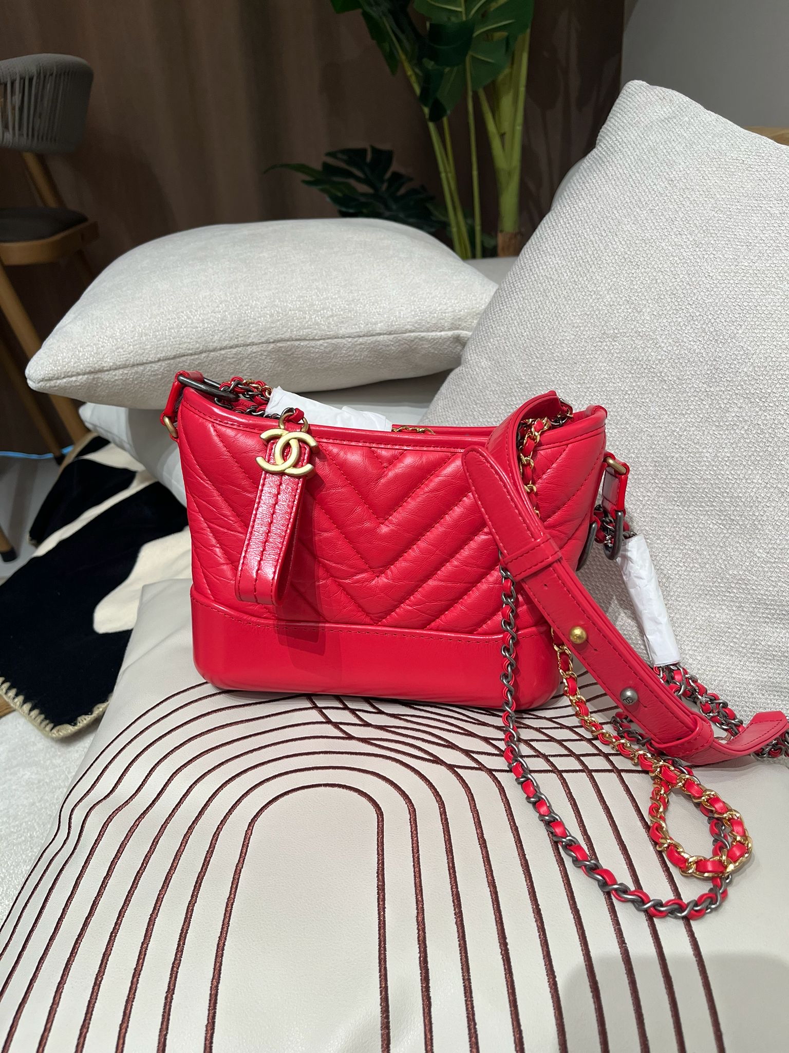 Chanel Gabrielle hobo small 牛皮金扣 100%Authentic ,未使用品 ✅29貼✅塵袋✅box  