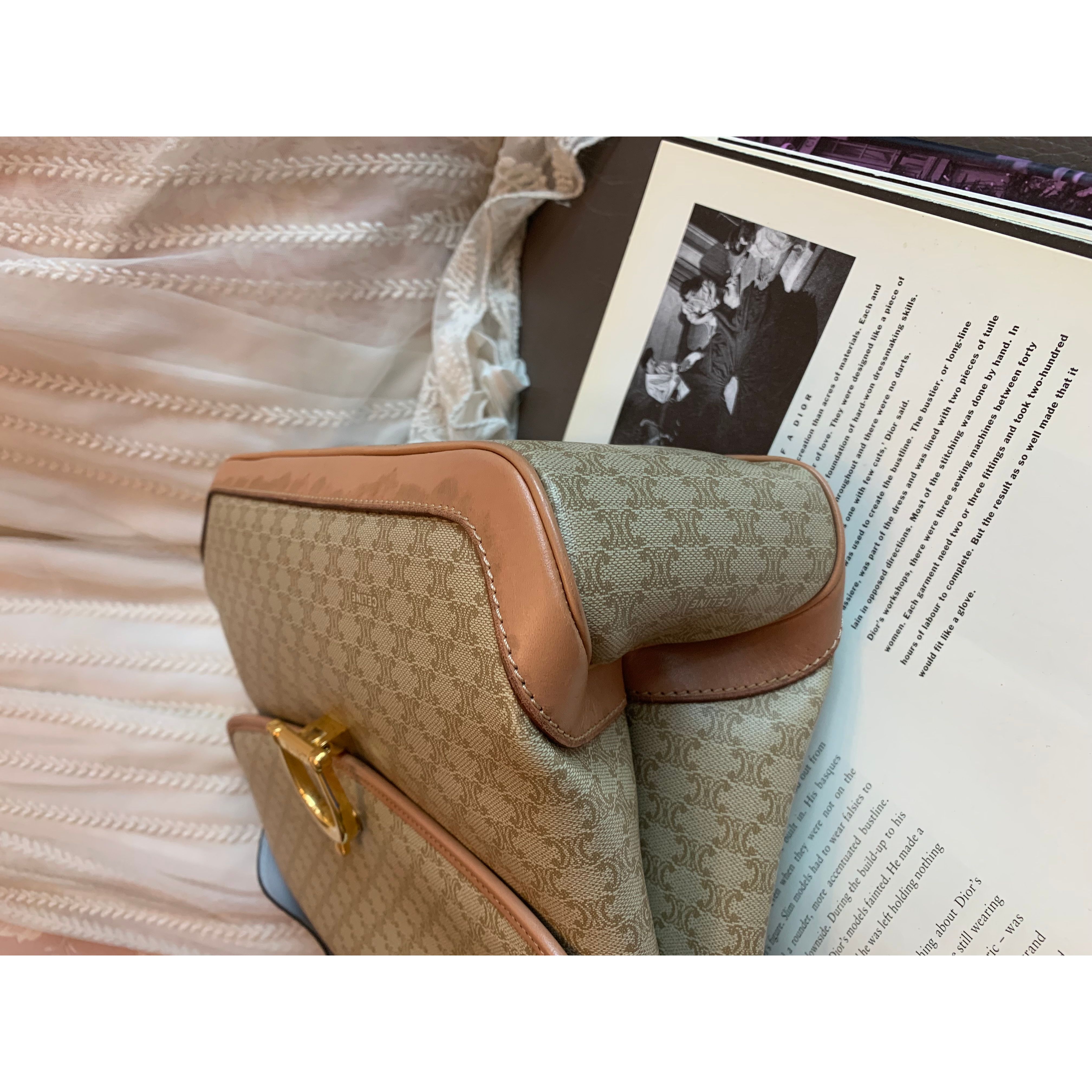 vintage celine triomphe macadam beige horsebit lock bag Black Vintage 中古店