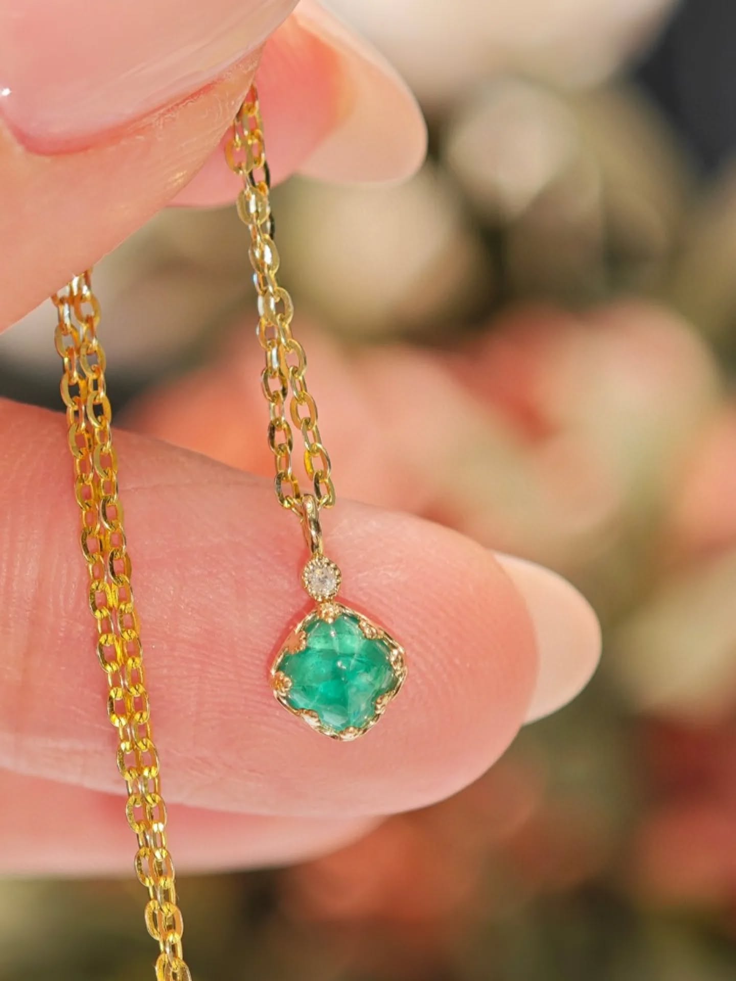 新貨來啦 66分天然祖母綠糖塔吊墜 小糖豆清爽設計 全身18k金鑽石鑲嵌