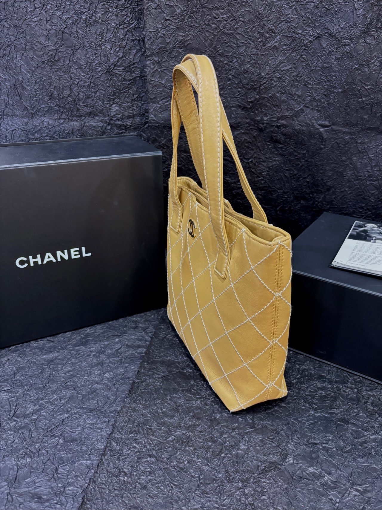 【預訂貨品】Chanel 牛皮外縫線薇薇安